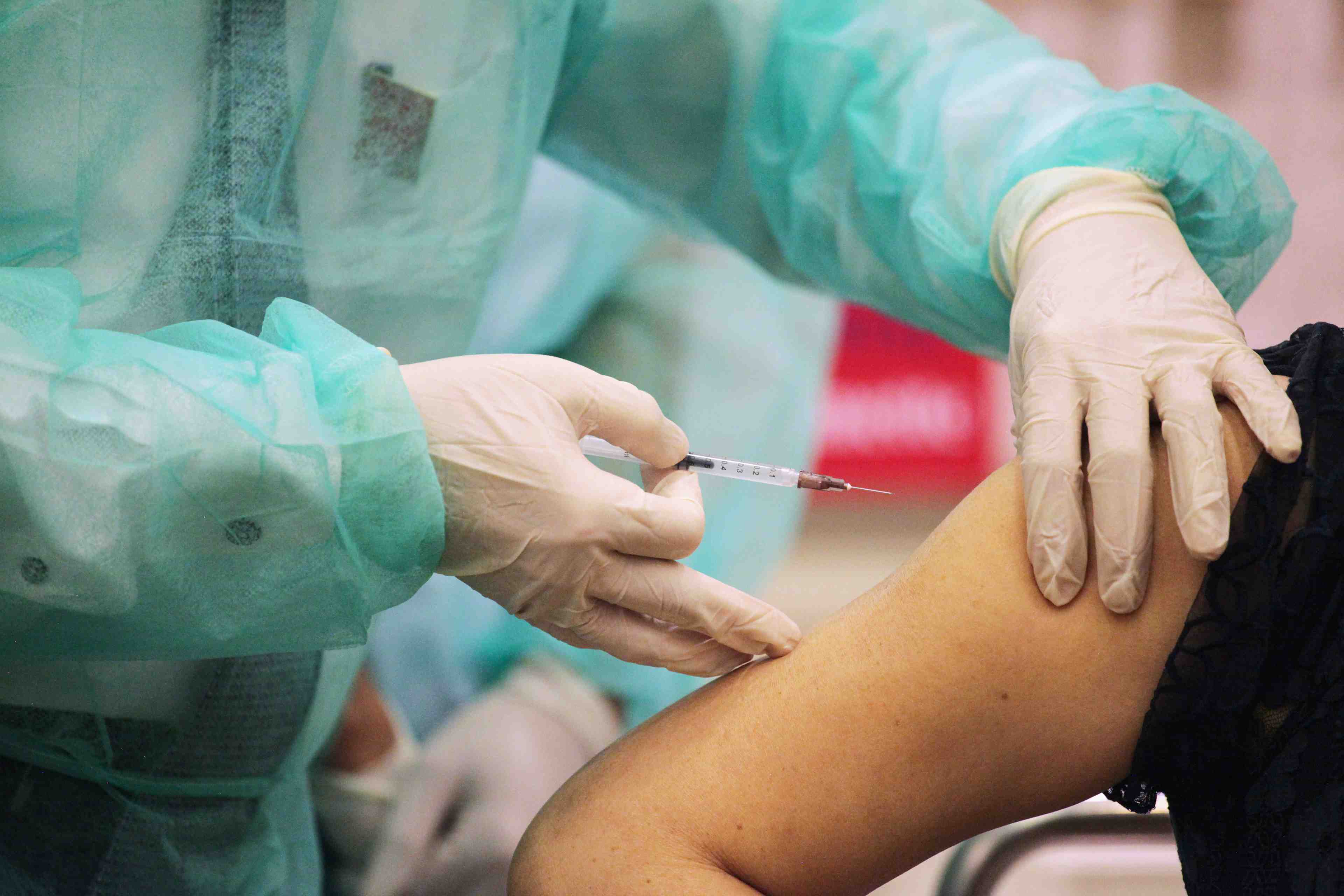 Coronavirus: des trafiquants de faux vaccins arretes en chine