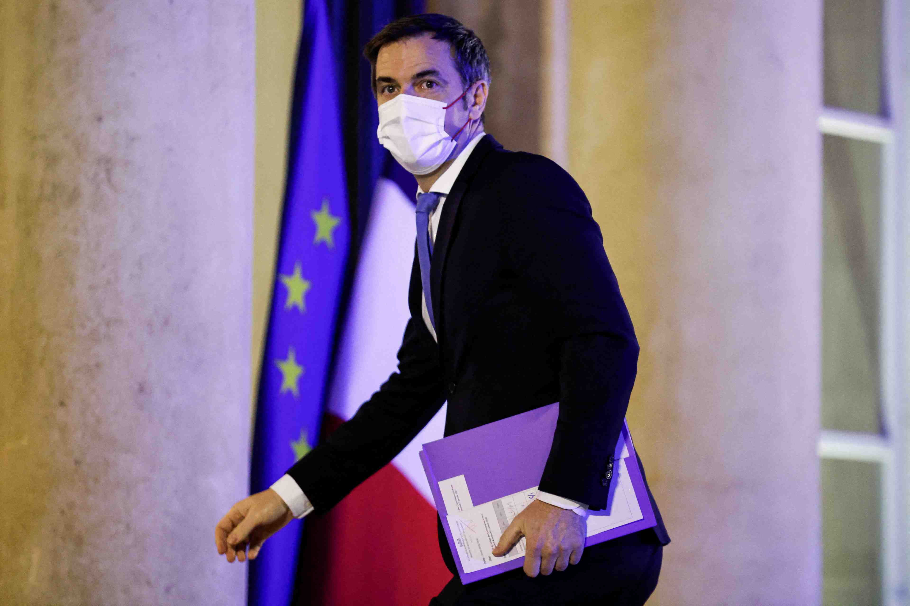 Coronavirus : le variant delta amorce une decrue en france, dit veran