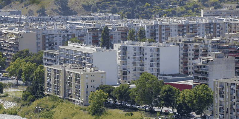 La construction de HLM, passée depuis 2020 sous la barre des 100.000 logements par an, devrait continuer de ralentir pour se stabiliser à une moyenne de 66.000 nouveaux logements annuels à partir de 2030.