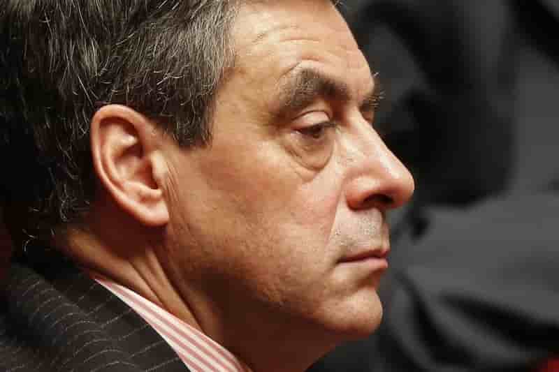 François Fillon formalise sa plainte et engage un référé