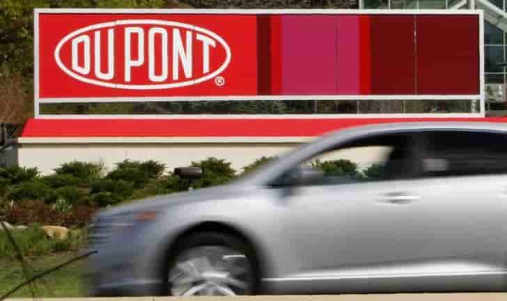 Dupont retire 1,6 milliard de dollars d'un echange d'actifs avec fmc
