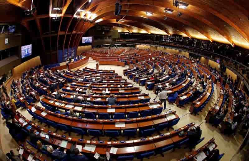 L'assemblee du conseil de l'europe celebre un juge turc emprisonne