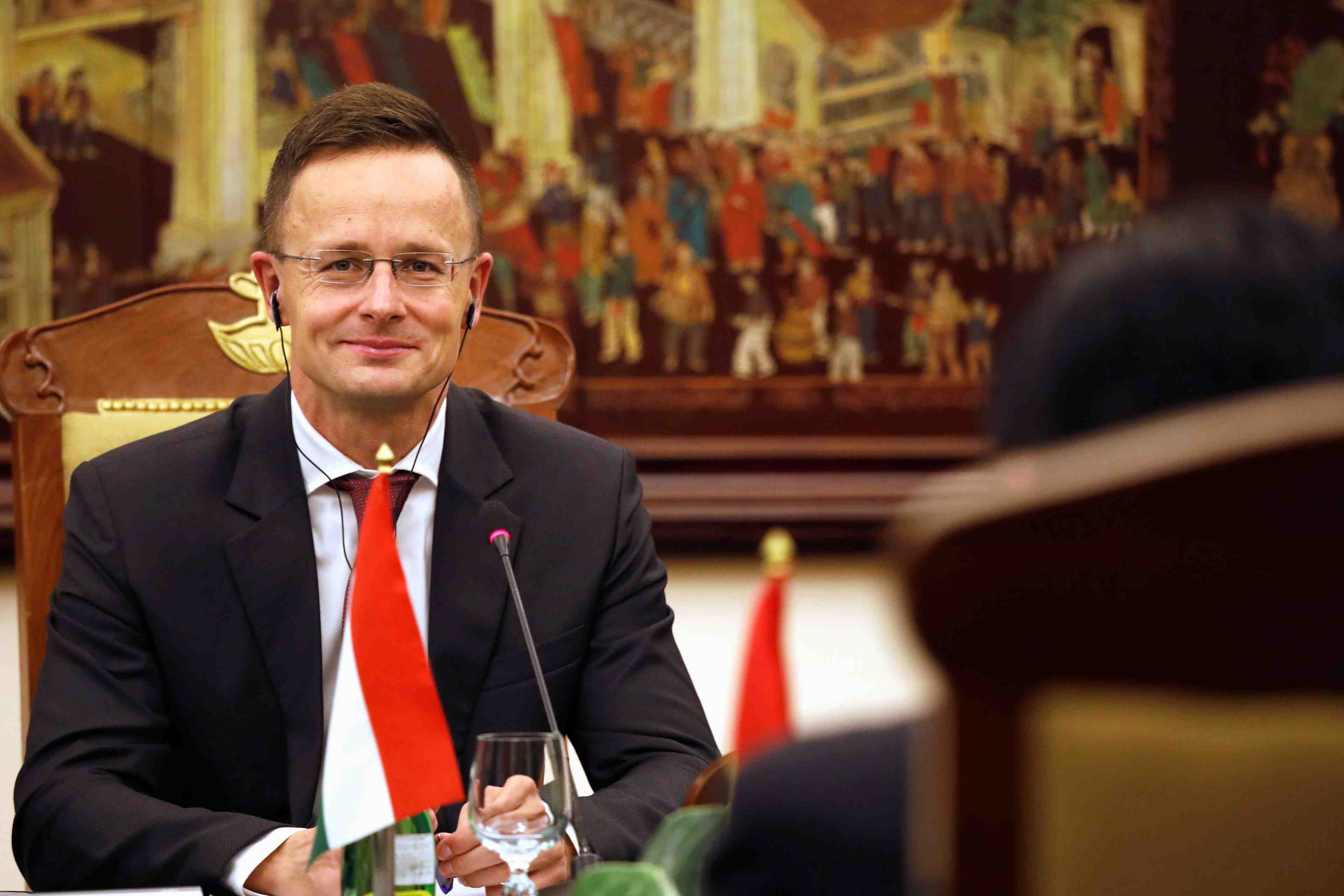 Hongrie et pologne confirment leur veto au budget de l'ue, dit budapest