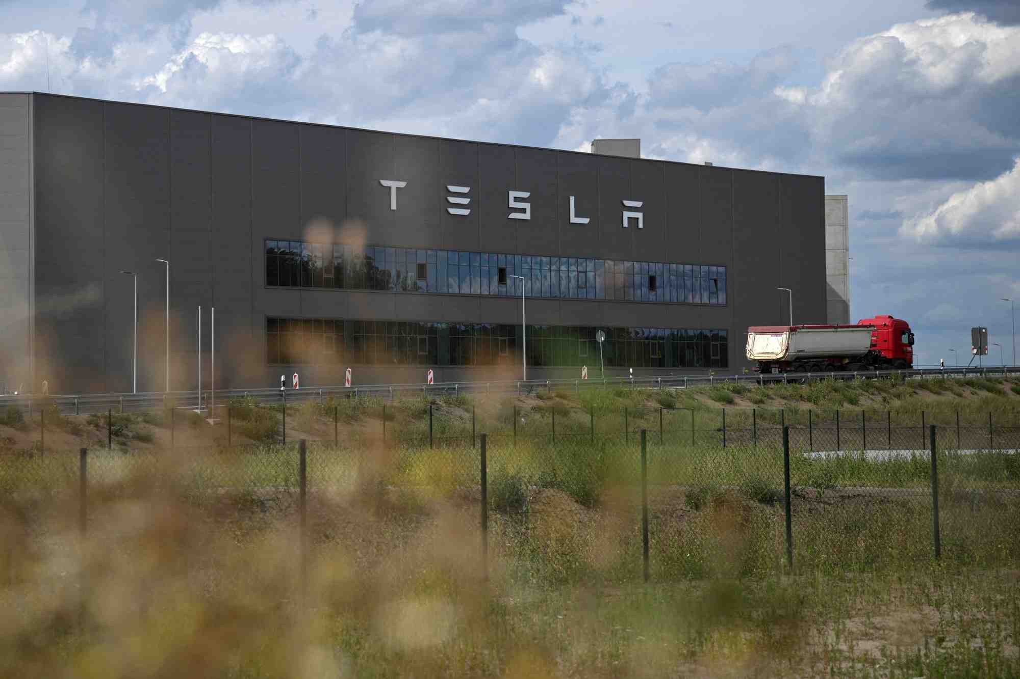 L'usine Tesla près de Berlin peut fabriquer environ 500.000 voitures par an et produit le Model Y.
