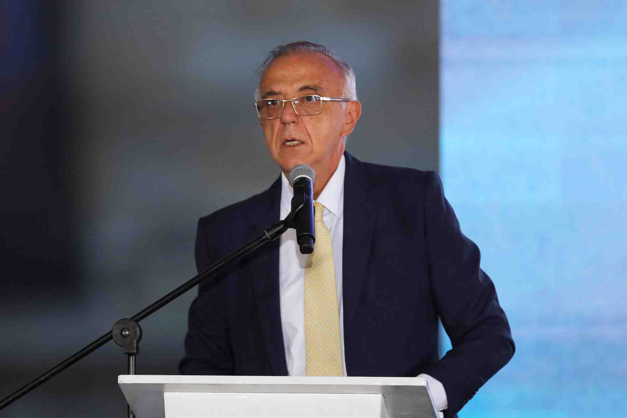 Le ministre colombien de la defense, ivan velasquez
