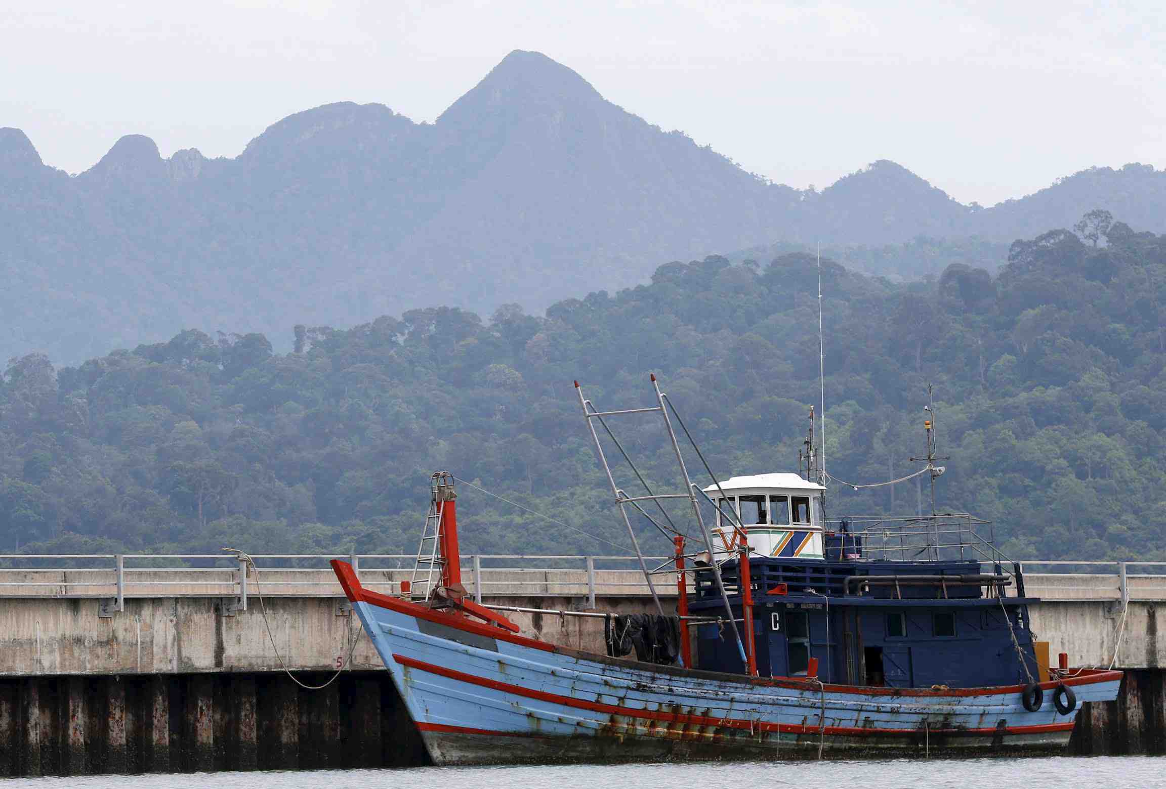 La malaisie ordonne a la marine de sauver les "boat people"