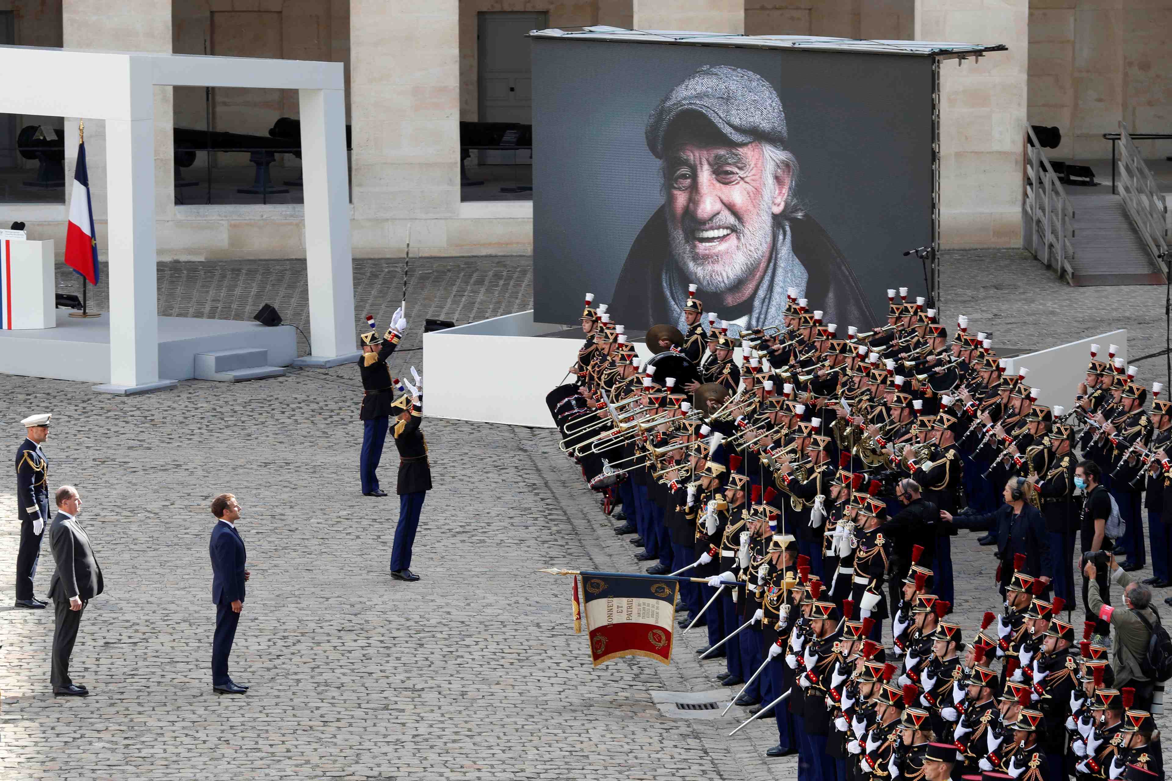 Adieux solennels a belmondo, "heros aux mille visages"