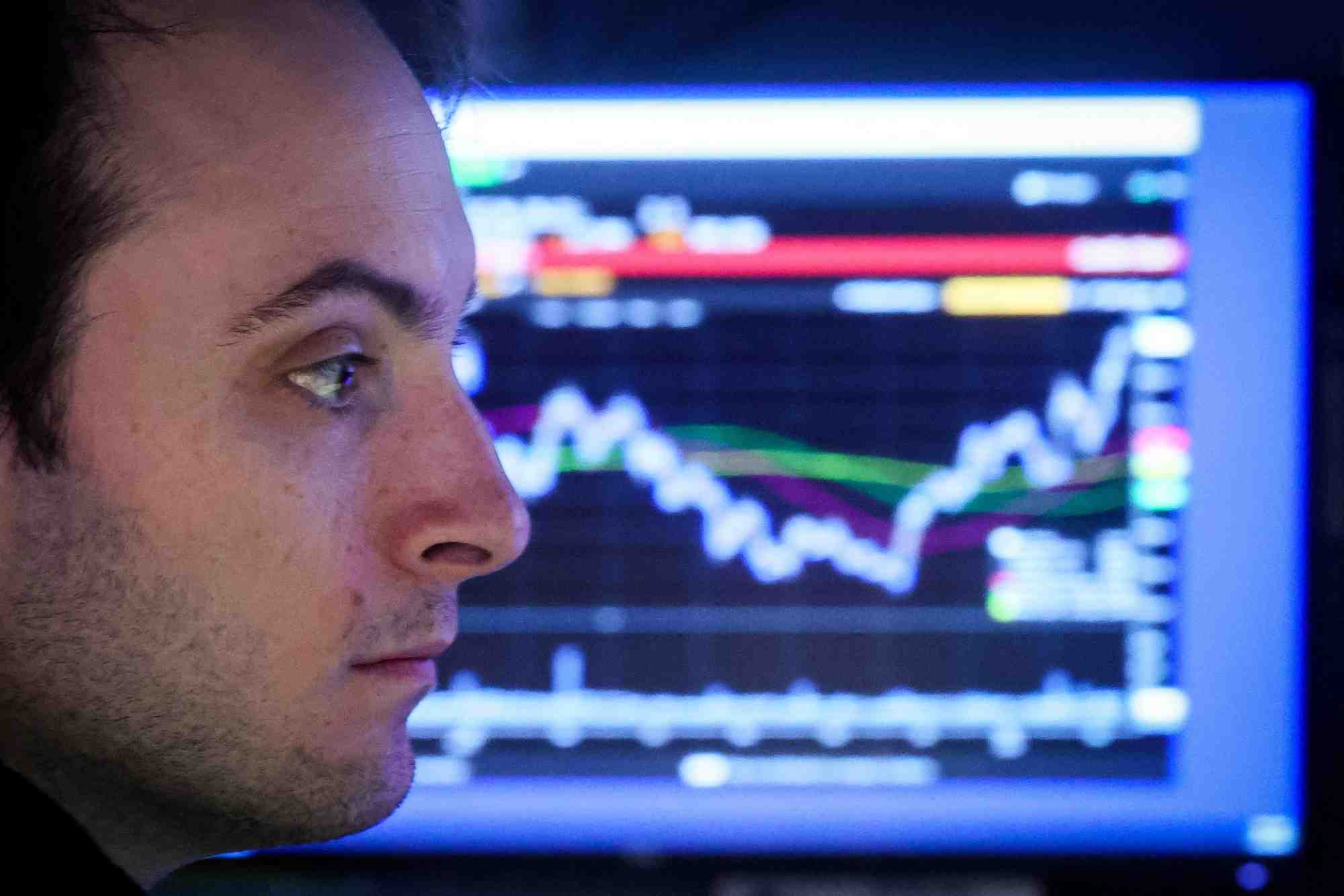 Un trader specialise travaille a la bourse de new york