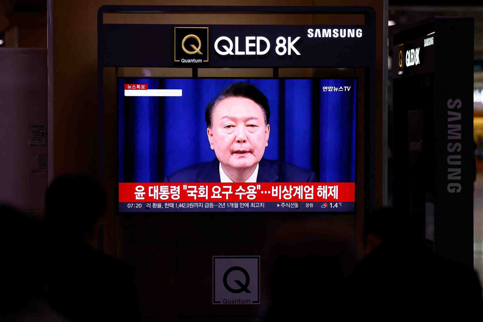 Le president sud-coreen yoon suk yeol annonce la levee de la loi martiale