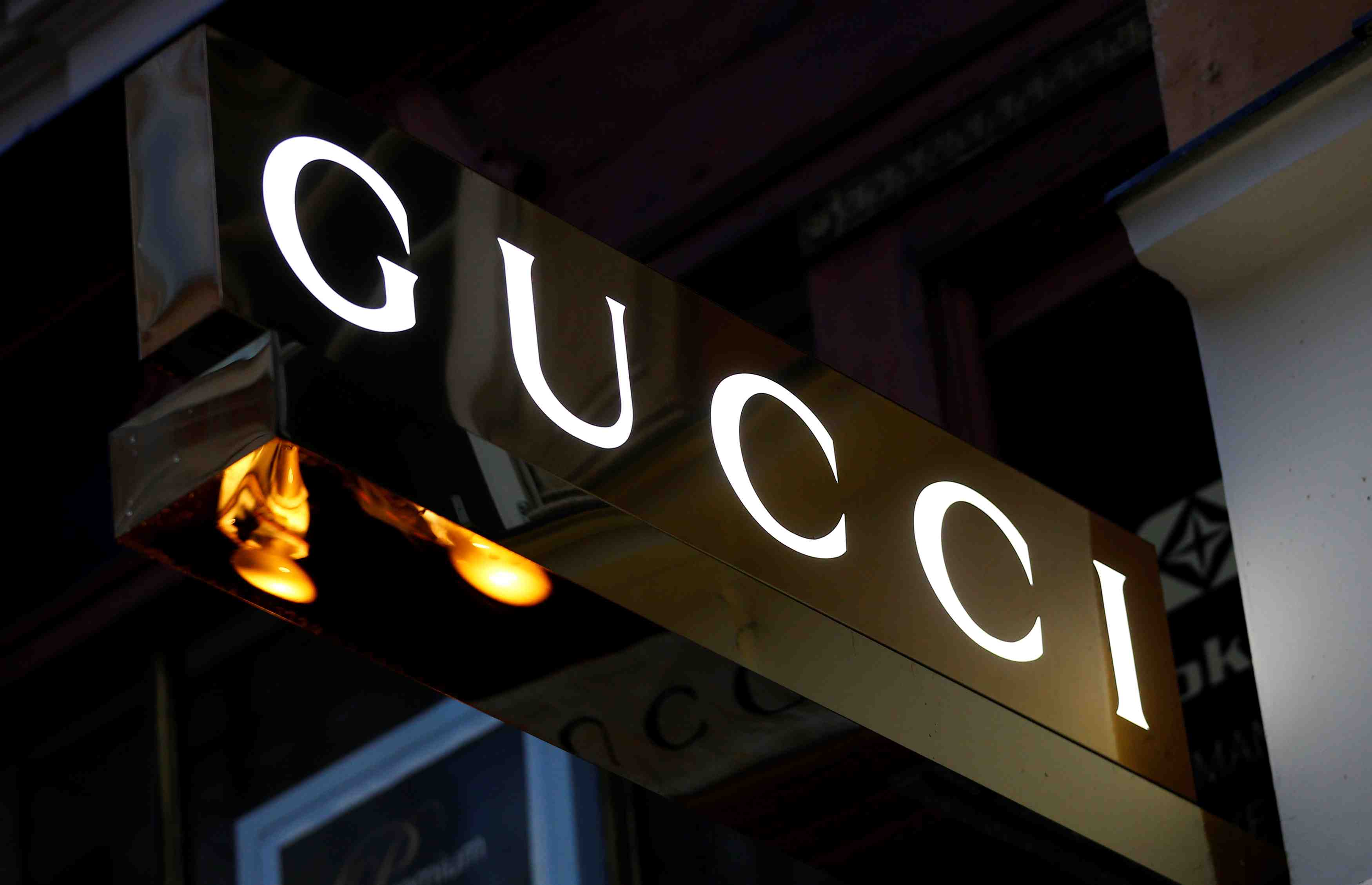 Progres insuffisants pour kering dans les cosmetiques sous licence de coty
