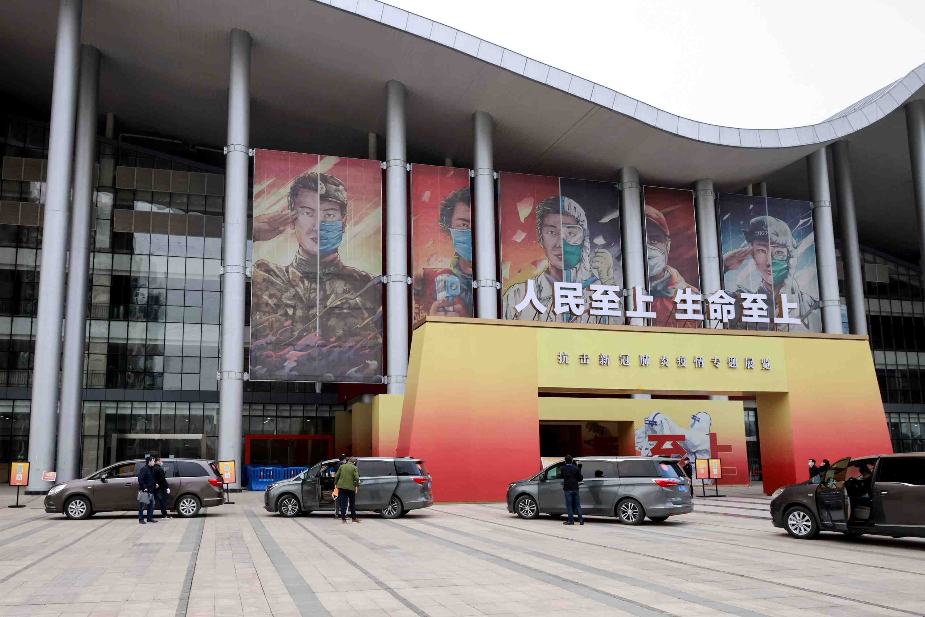 Coronavirus: l'equipe de l'oms en chine visite un hopital