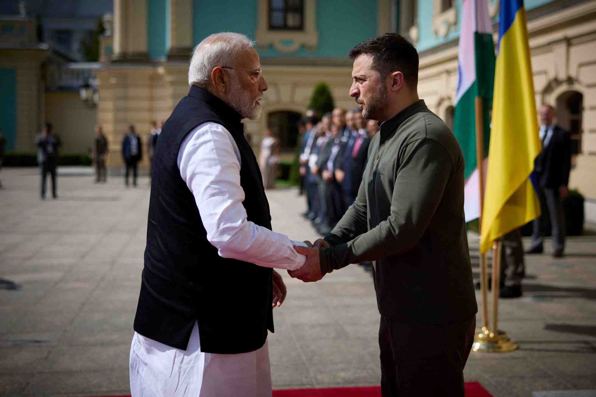 Le president ukrainien zelensky accueille le premier ministre indien modi a kyiv