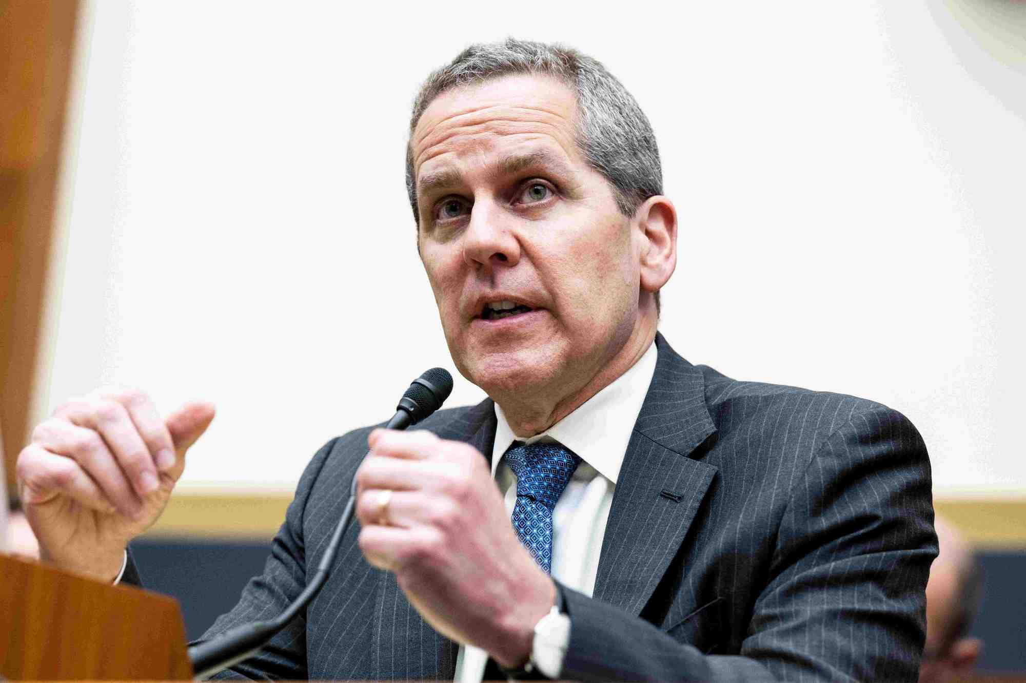 Le vice-président de la Fed Mickaël Barr, fait partie d'une longue liste de régulateurs démissionnaires dans le secteur financier.