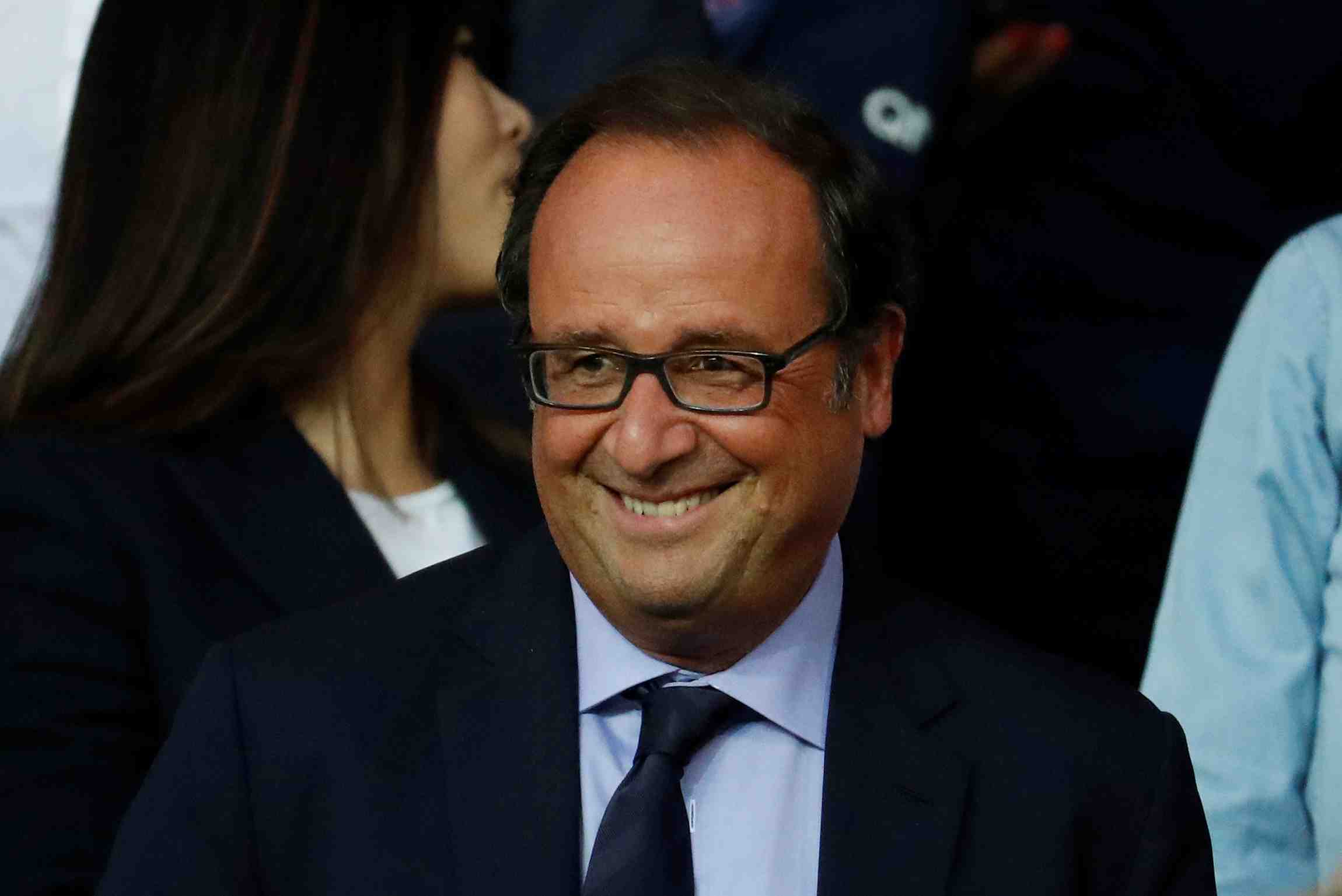 Hollande lance sa fondation et parlera le moment venu