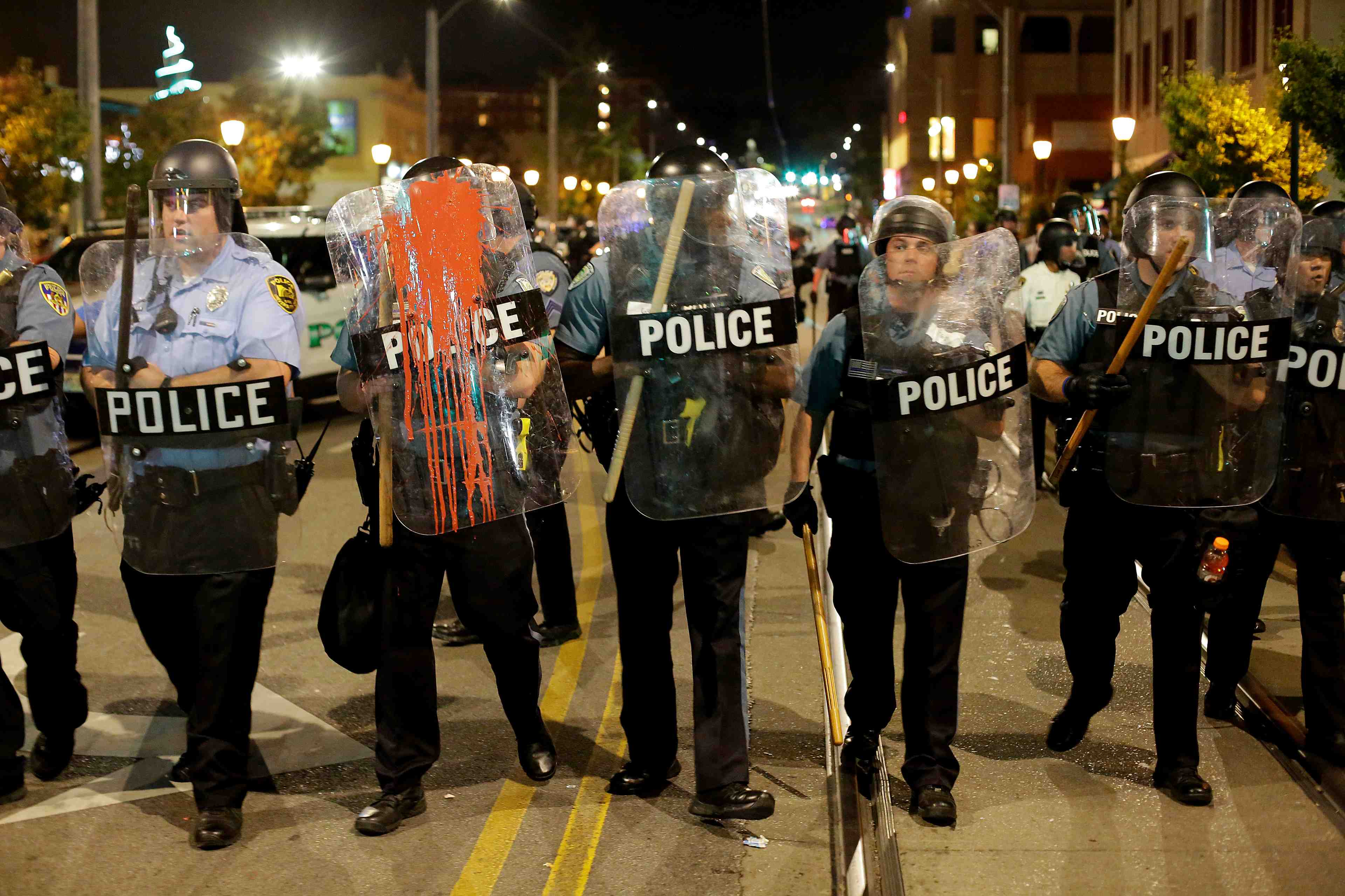 Usa: nouveaux heurts a st louis apres la relaxe d'un ex-policier