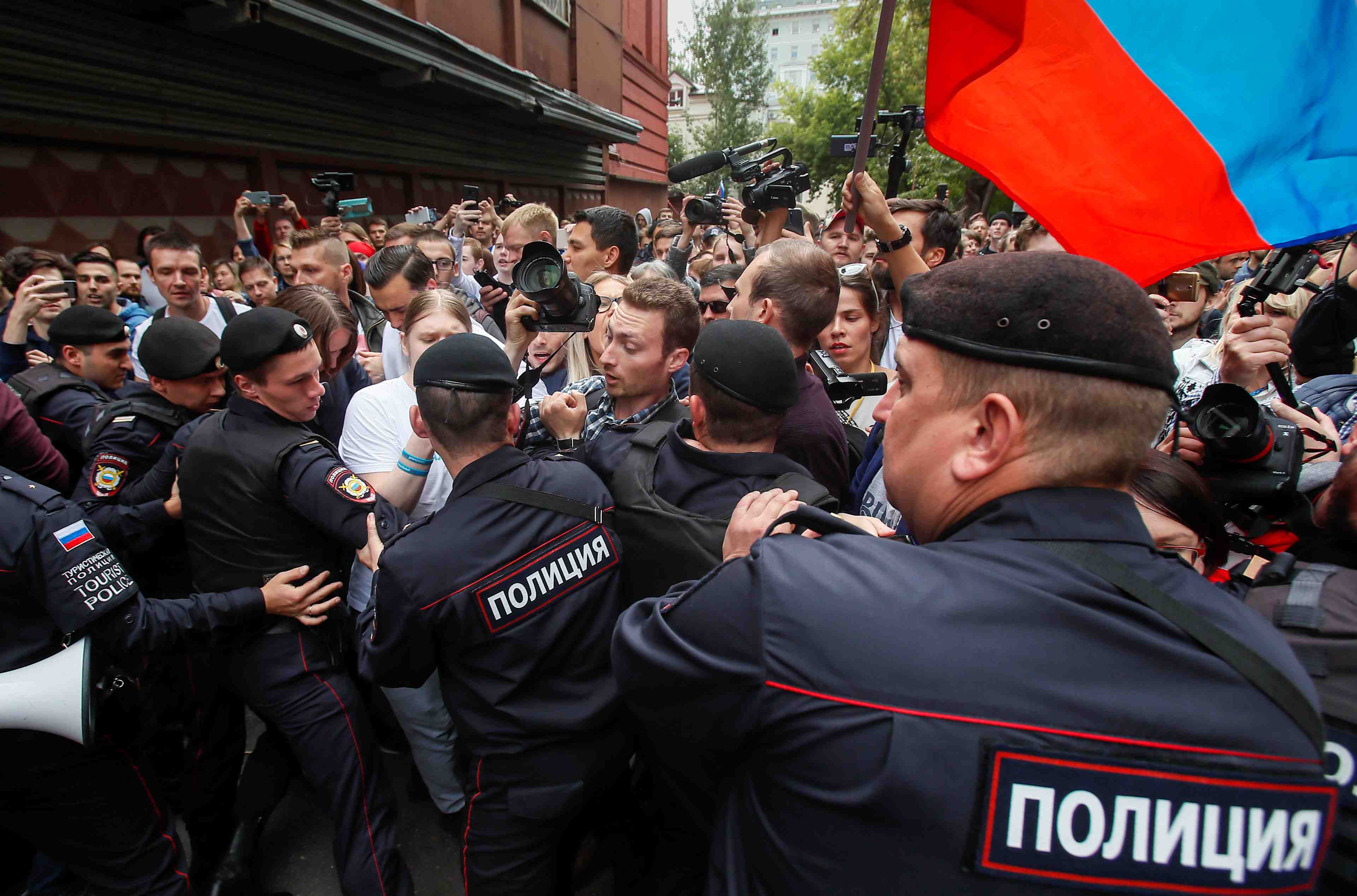 Arrestations avant la manifestation prevue samedi a moscou