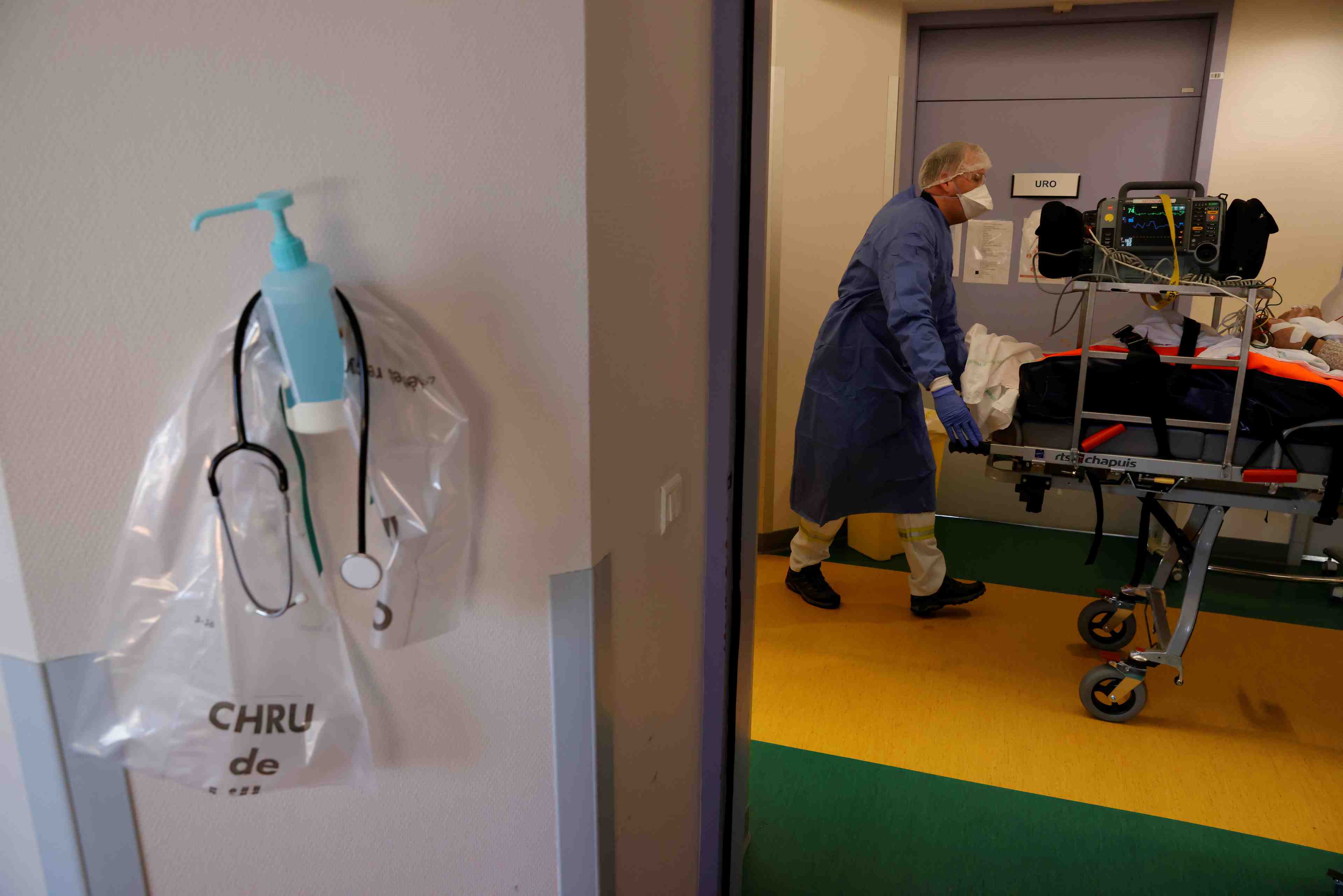 France/covid: un peu moins de patients en reanimation, quarantaine a l'arrivee du bresil