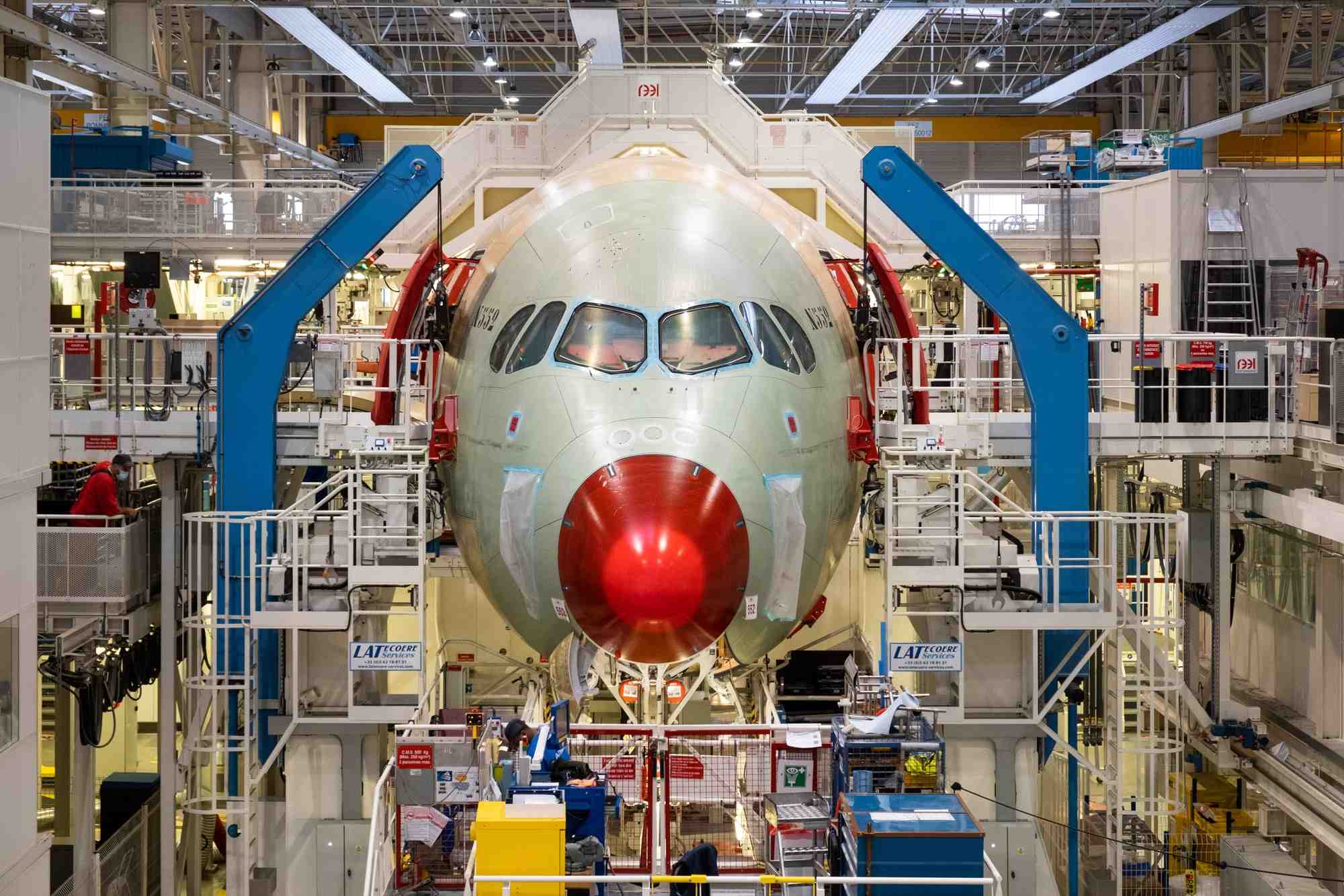 Airbus A350, assembly, titane