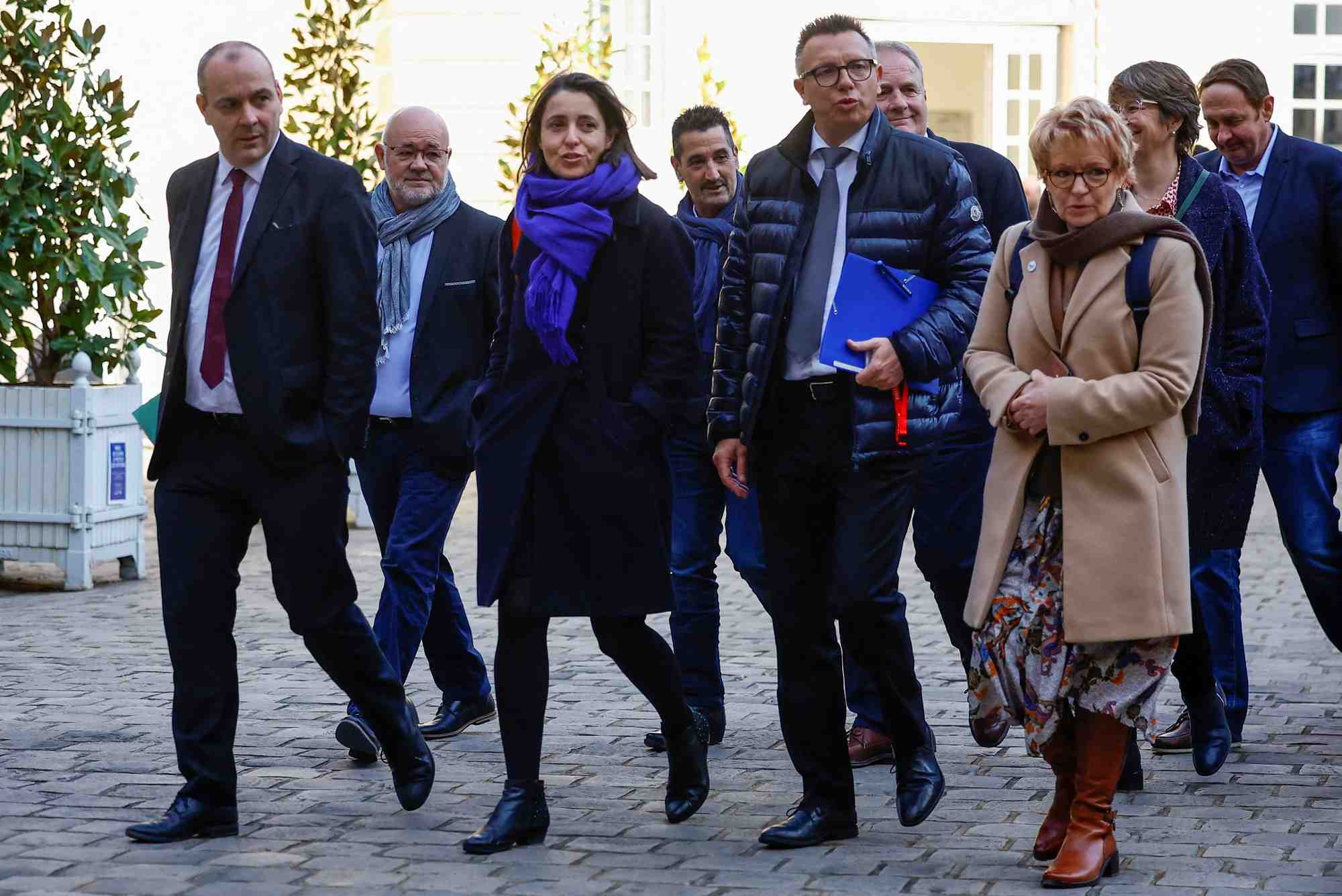 Les dirigeants de l'intersyndicale a leur arrivee a matignon