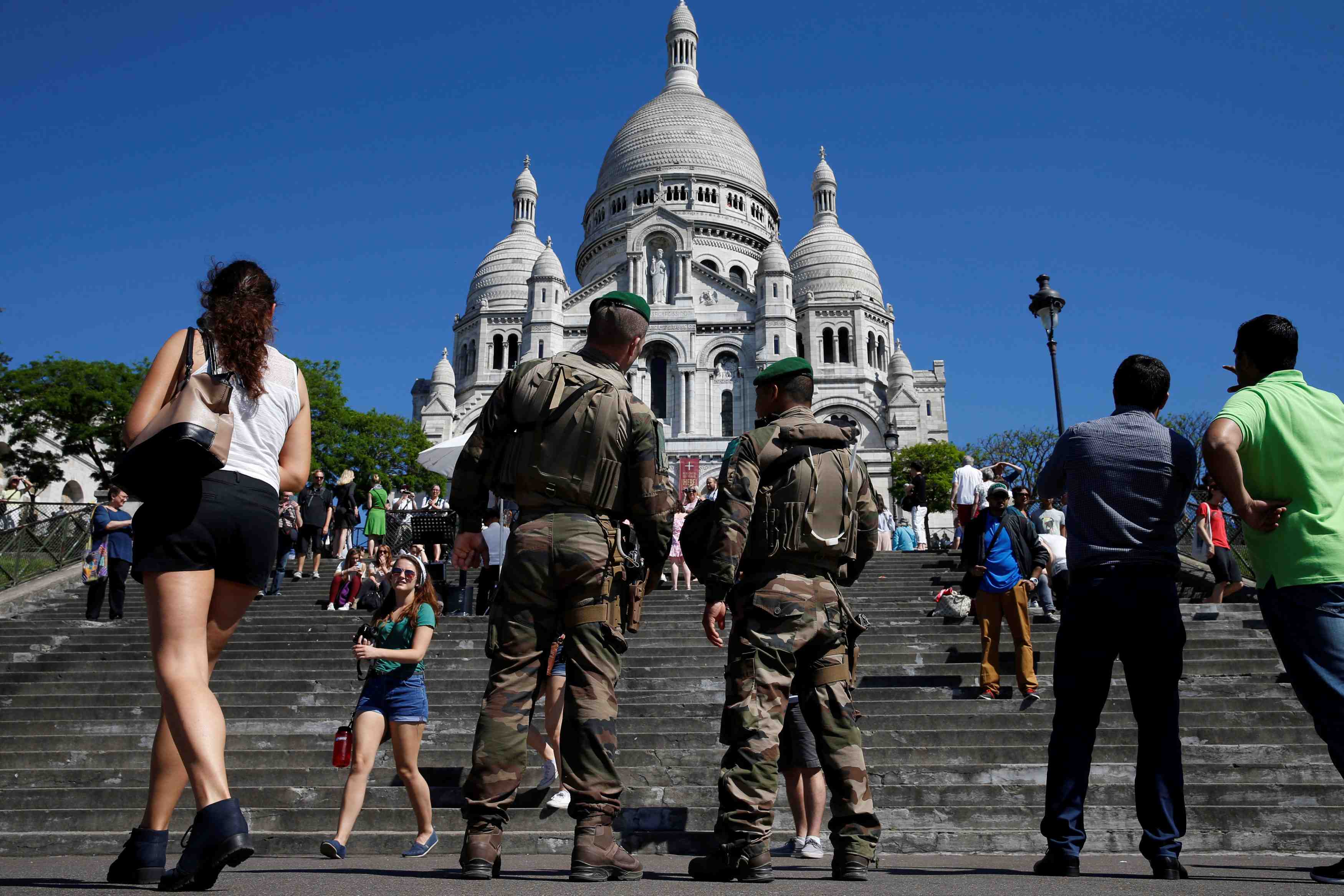 Philippe assure ne pas vouloir un etat d'urgence permanent