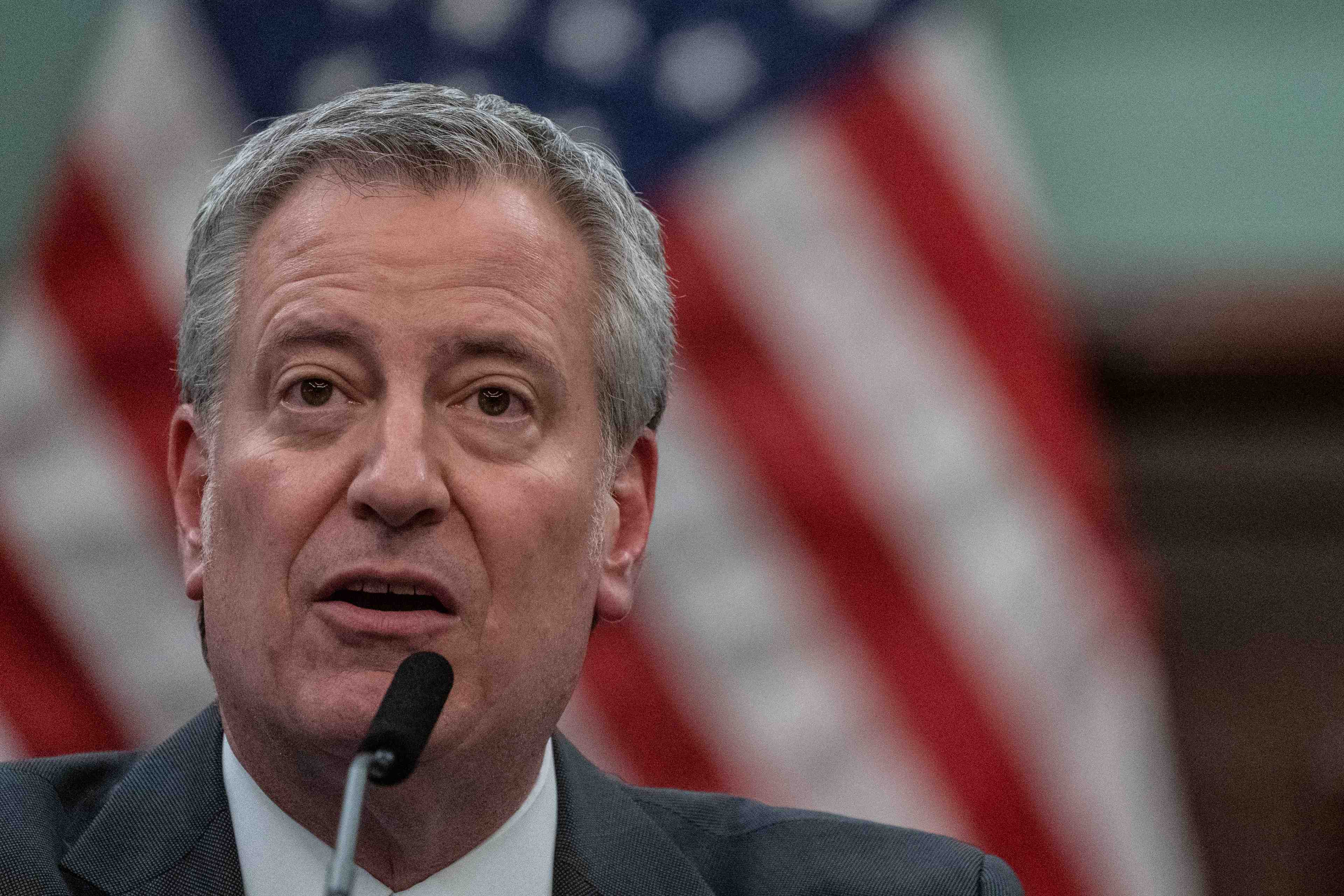 Coronavirus: avec plus de 1.000 cas, new york songe au confinement