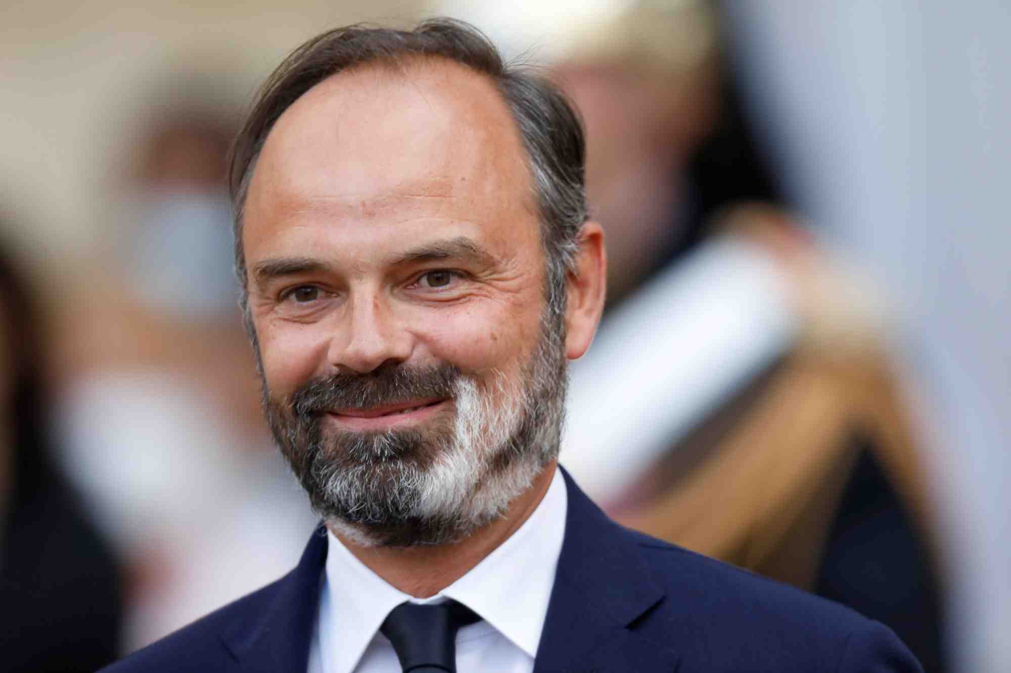 France: philippe annonce son soutien "complet" a macron pour 2022