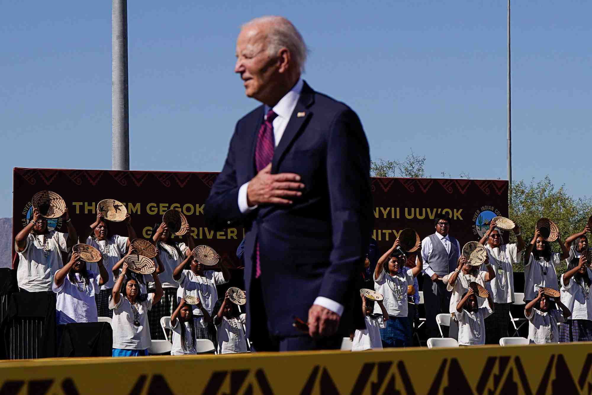 Durant son mandat, Joe Biden a mis en place toute une série de mesures afin de soutenir les nations amérindiennes et améliorer les relations avec l'Etat fédéral.