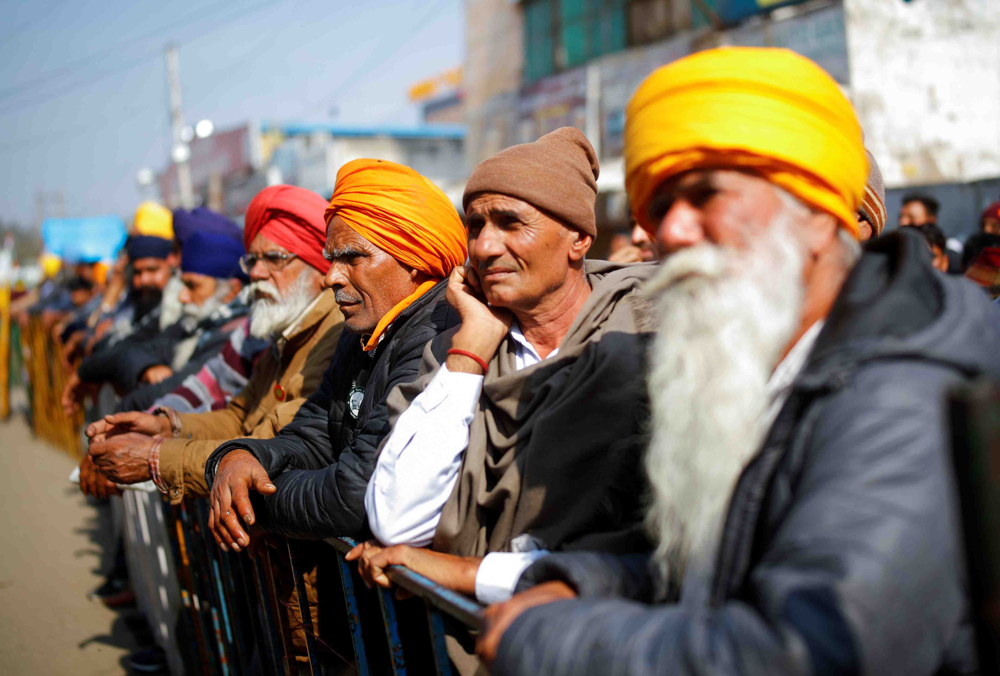 Un an apres l'arrivee du coronavirus, les cas baissent en inde