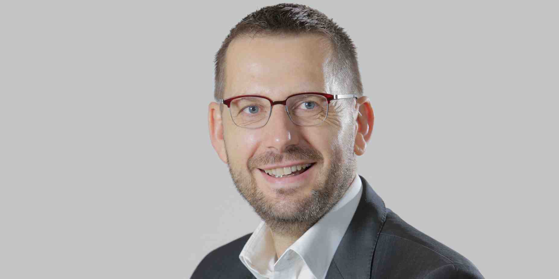 D Laurent, DRH de Schneider