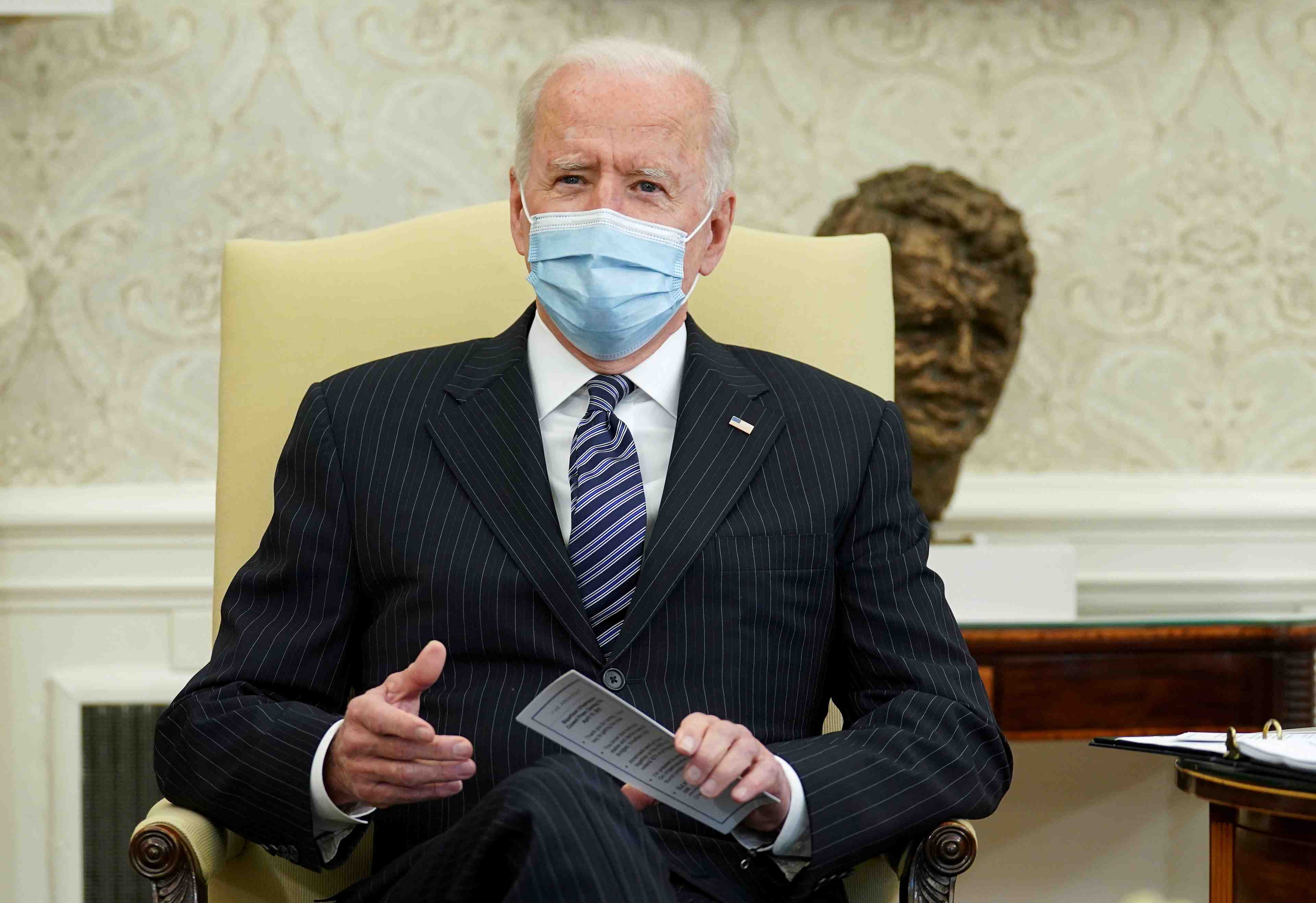 Biden franchit un cap mais des ecueils se profilent