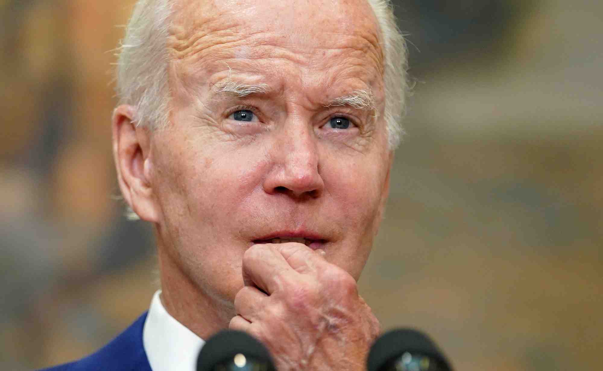 Usa: biden veut suspendre la taxe federale sur l'essence
