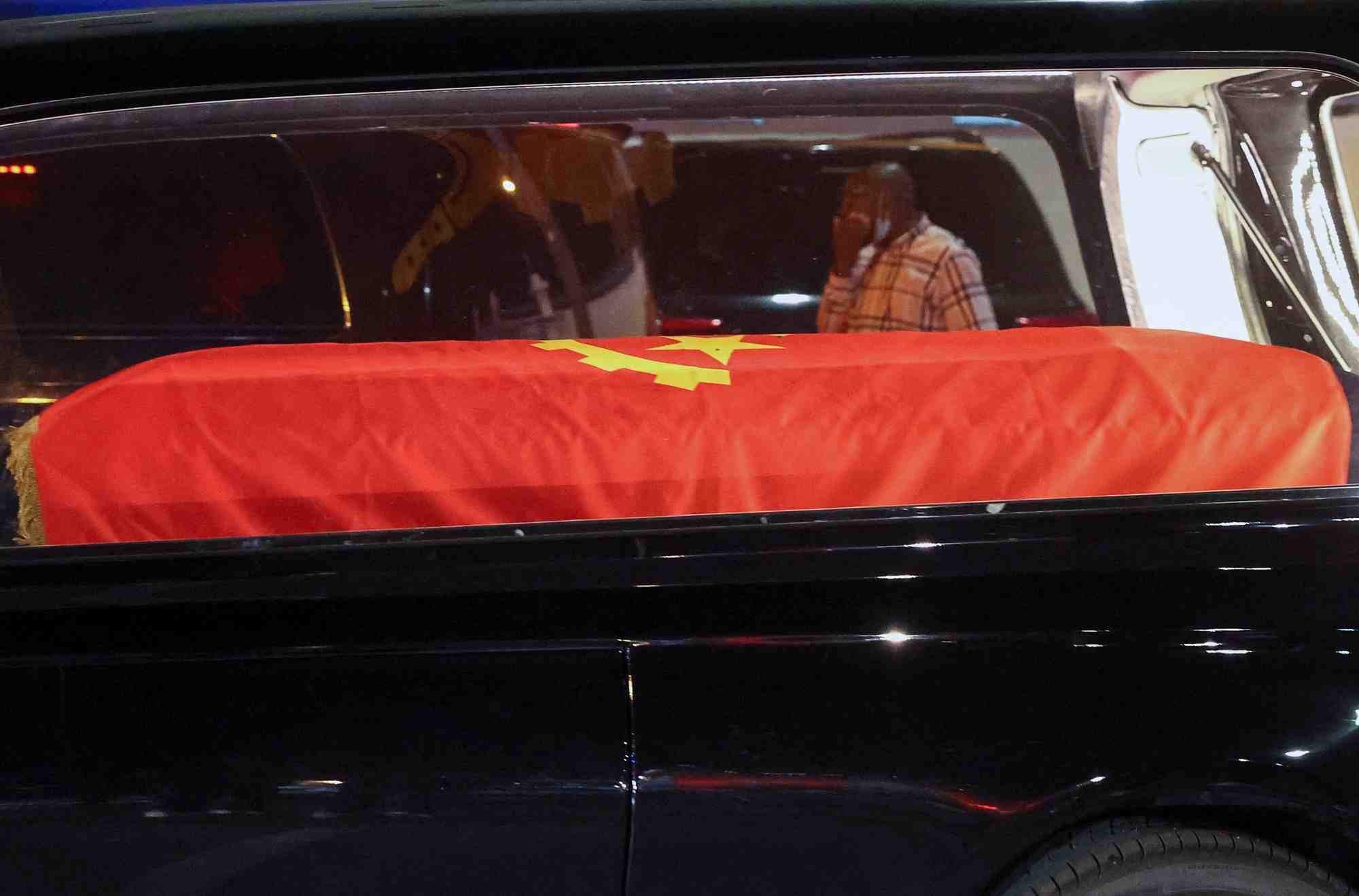 La depouille de jose eduardo dos santos rapatriee en angola