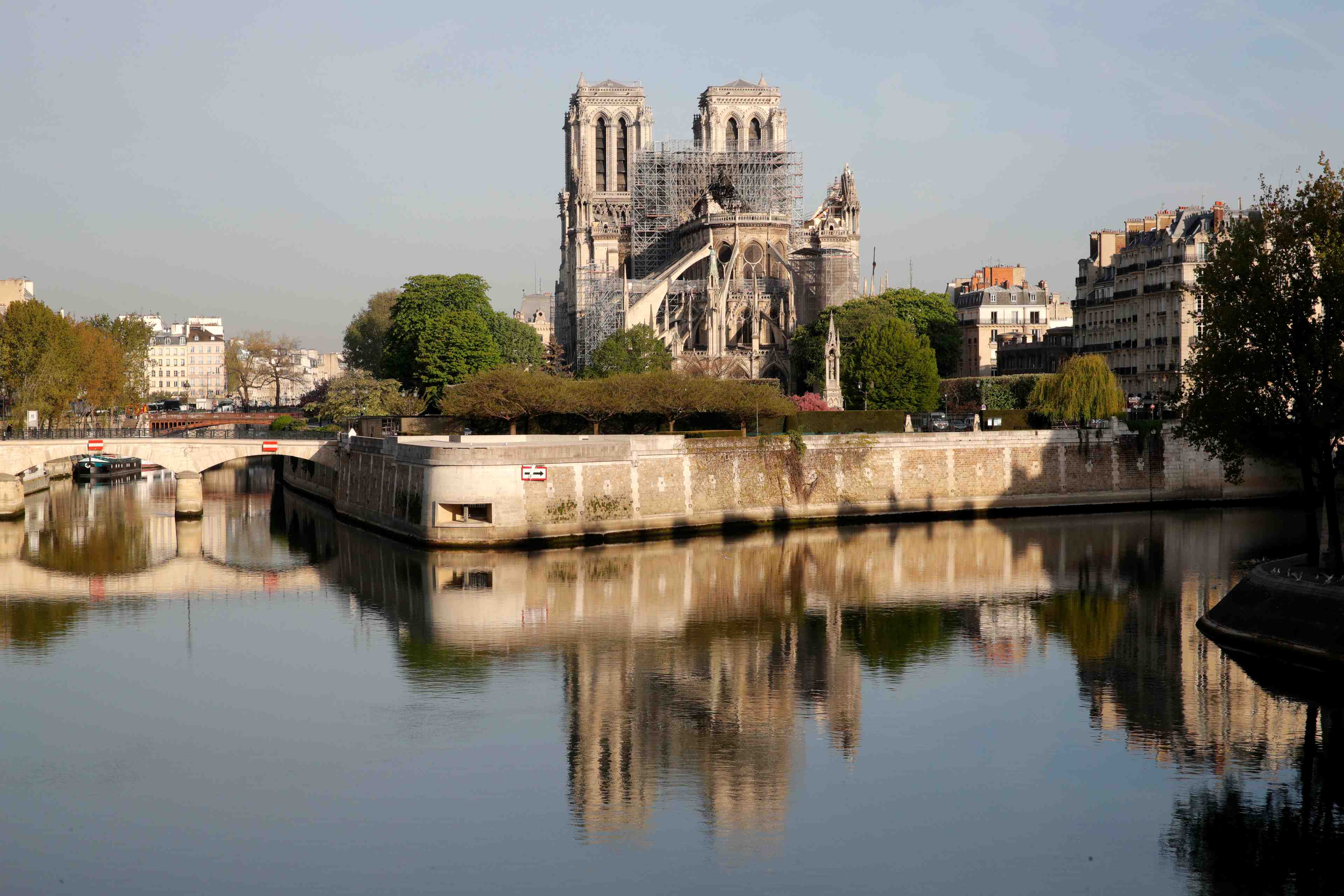 Notre-dame: le don de lvmh et de la famille arnault ne sera pas defiscalise