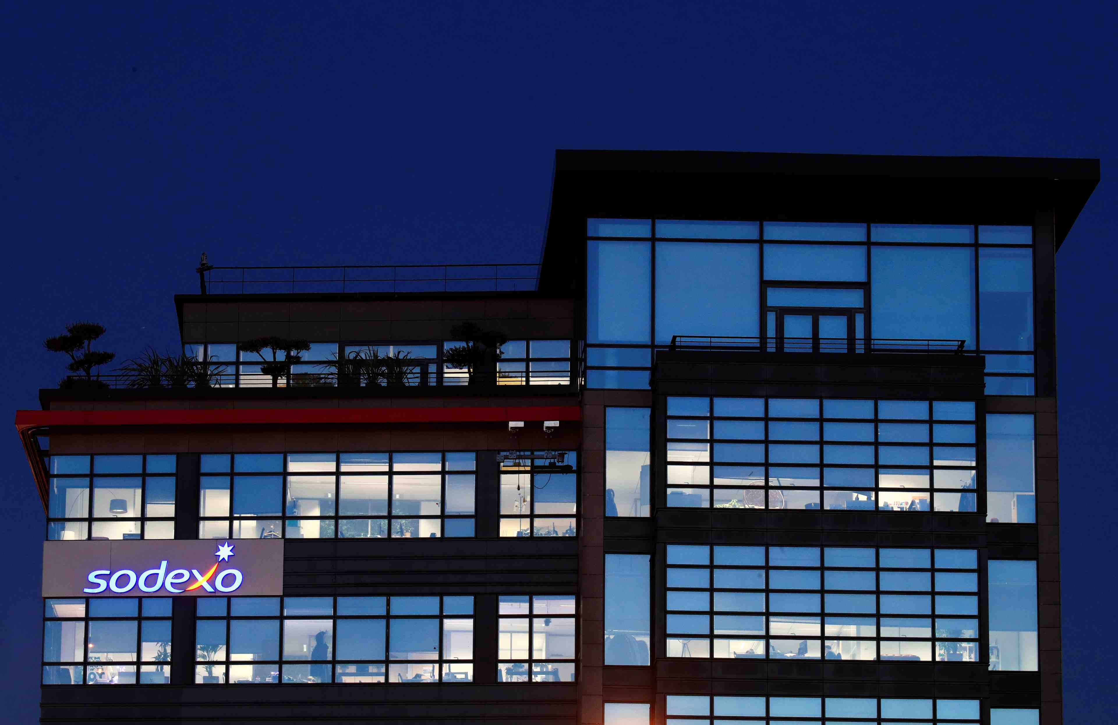Sodexo annonce depreciations et charges de restructuration au second semestre