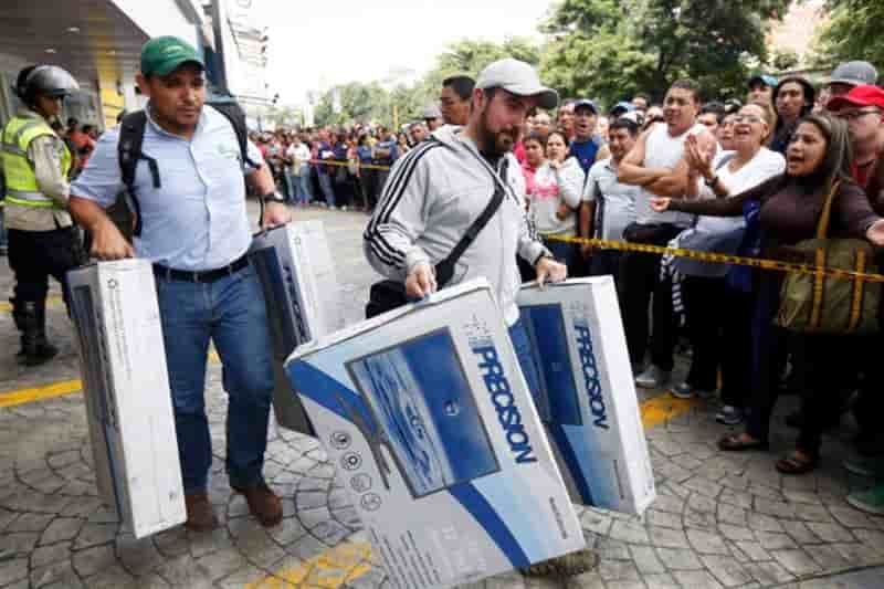 Le Venezuela "occupe" des magasins pour baisser les prix