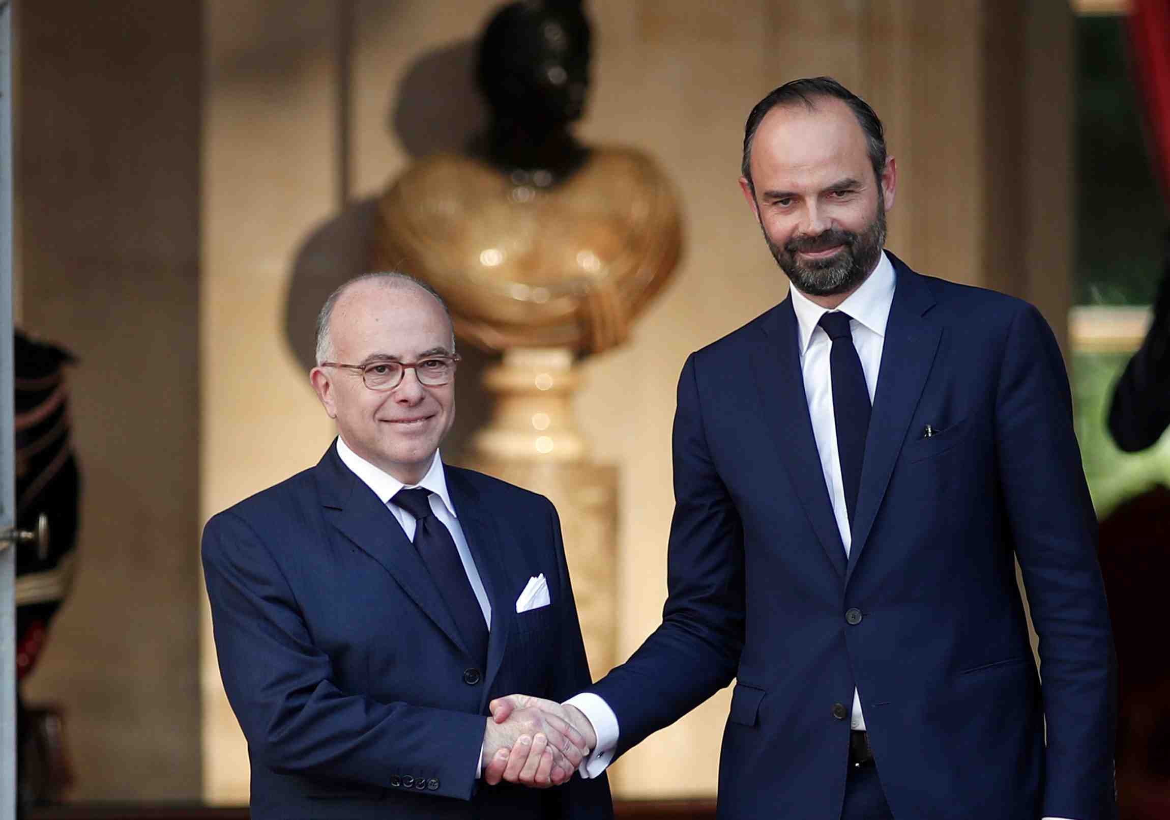 Edouard philippe, chainon manquant et caution de droite