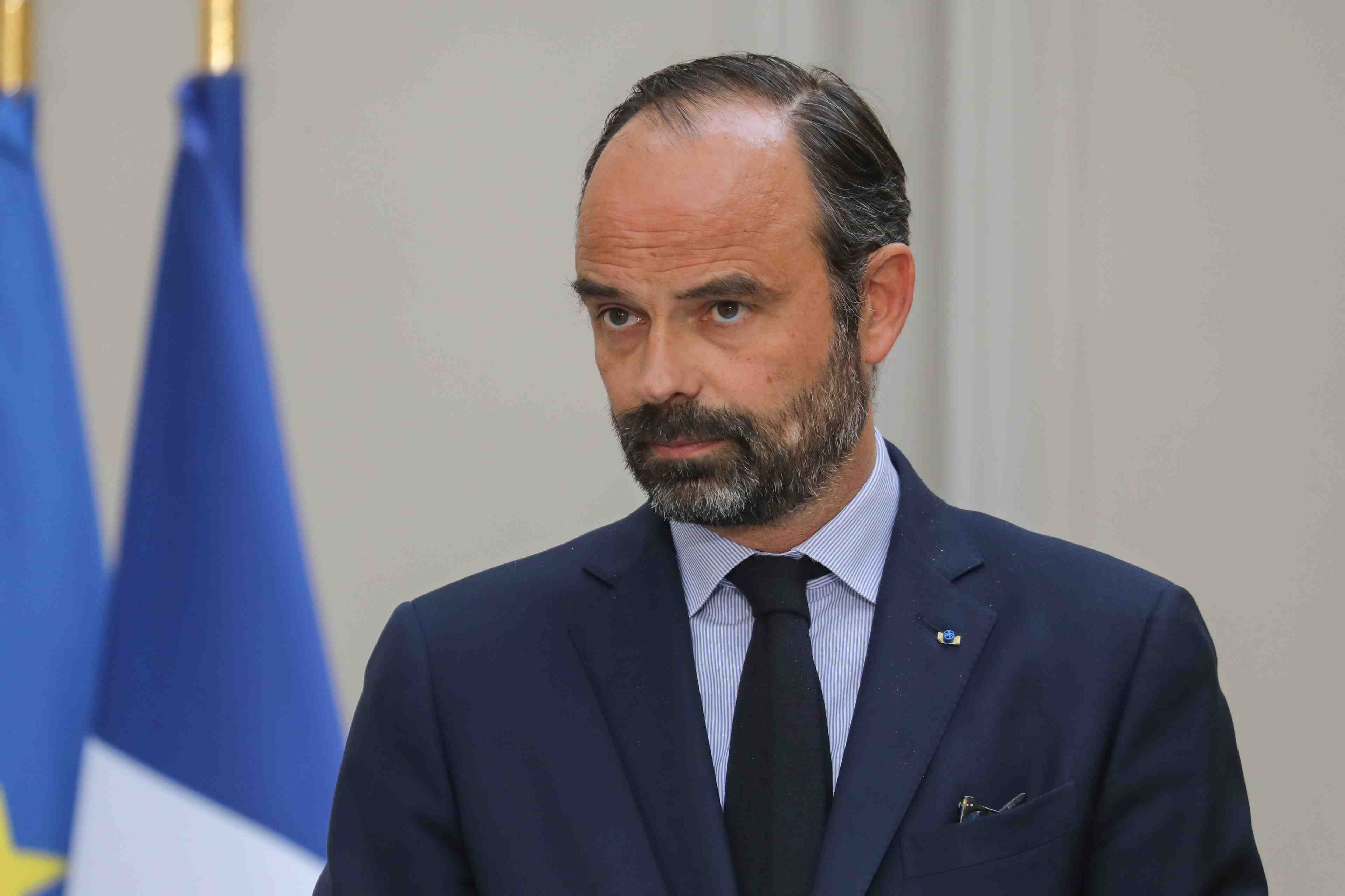 A orly, philippe appelle a la "serenite" sur adp