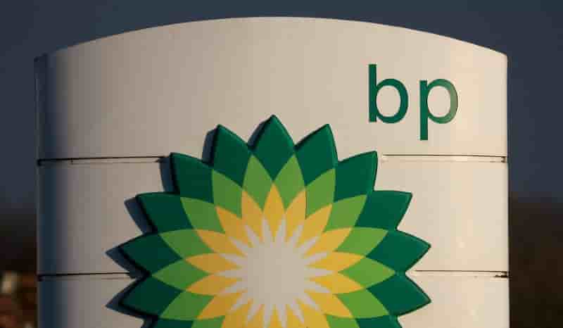 Le logo bp a l'exterieur d'une station-service a liverpool
