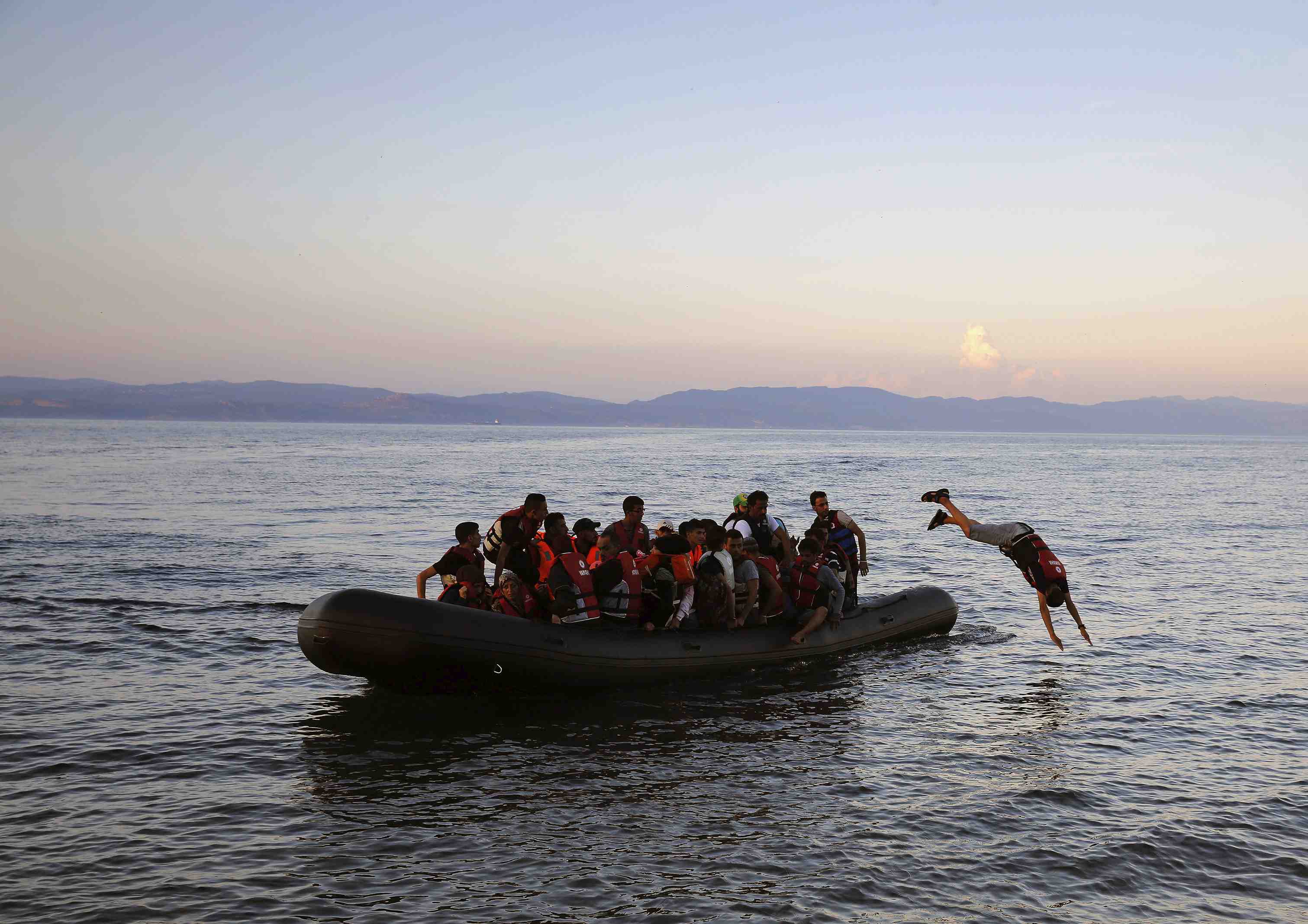 Recul du nombre de migrants traversant la mer egee