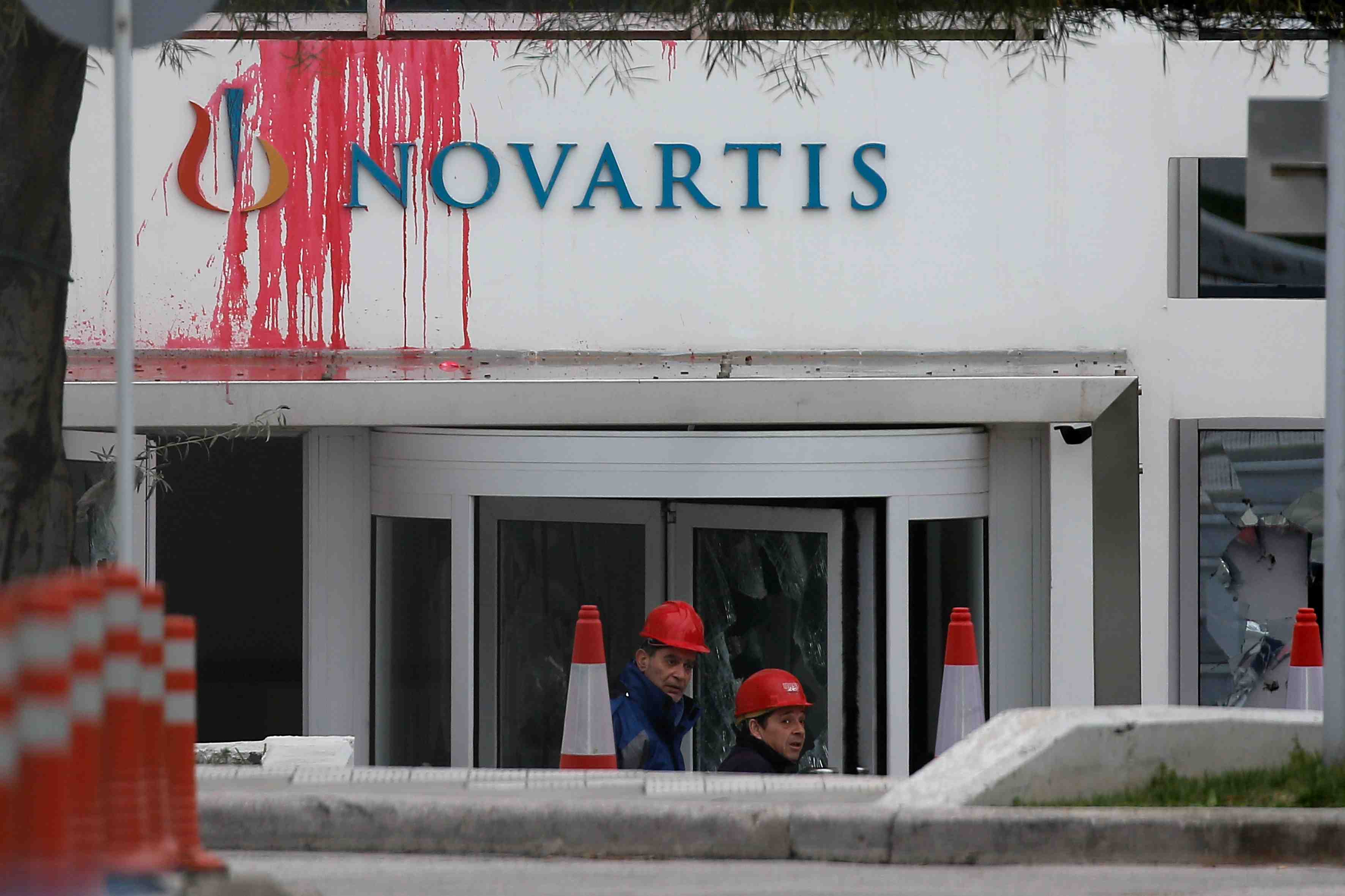 Le siege de novartis a athenes attaque par des anarchistes