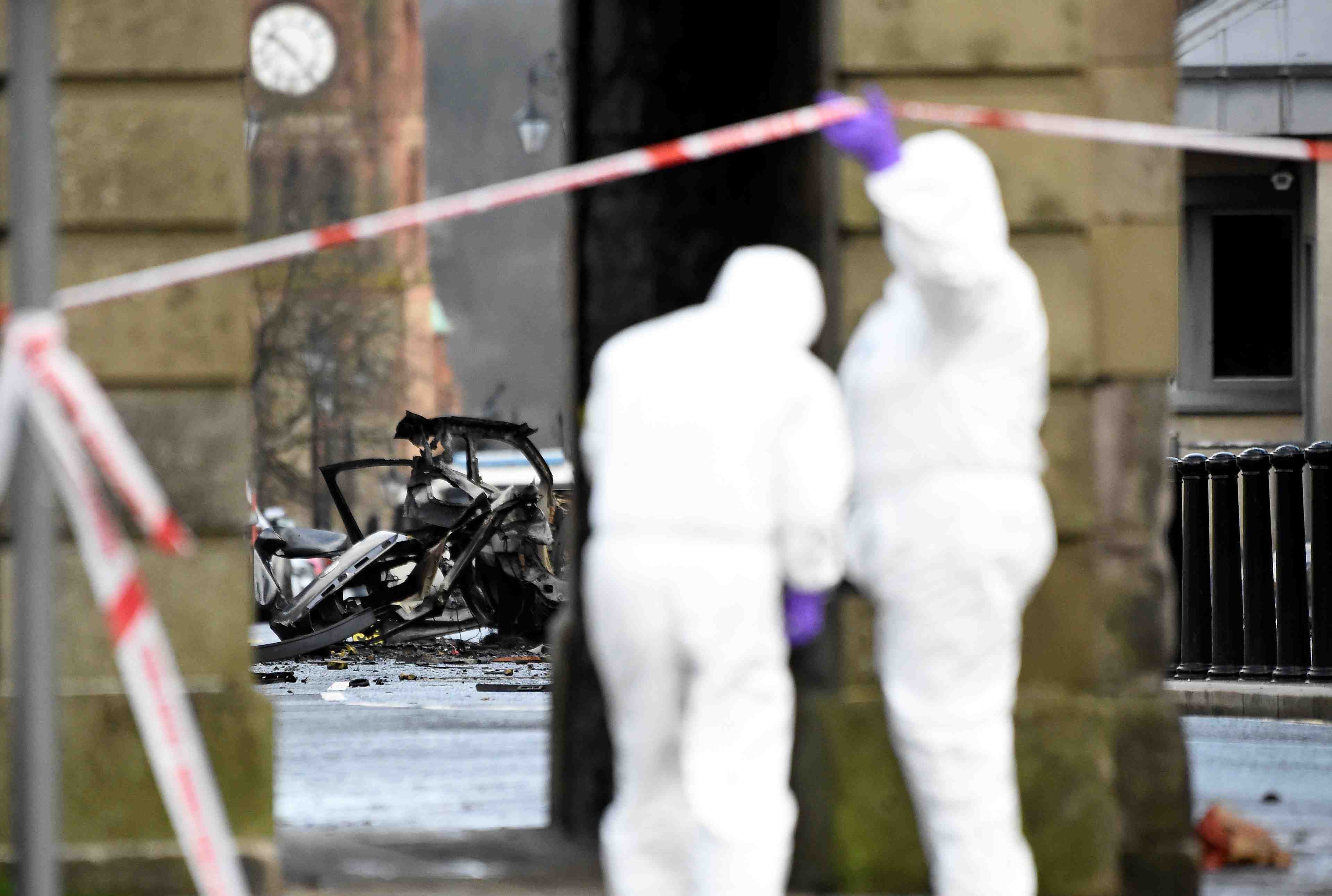 Irlande du nord: deux arrestations apres l'explosion d'une voiture