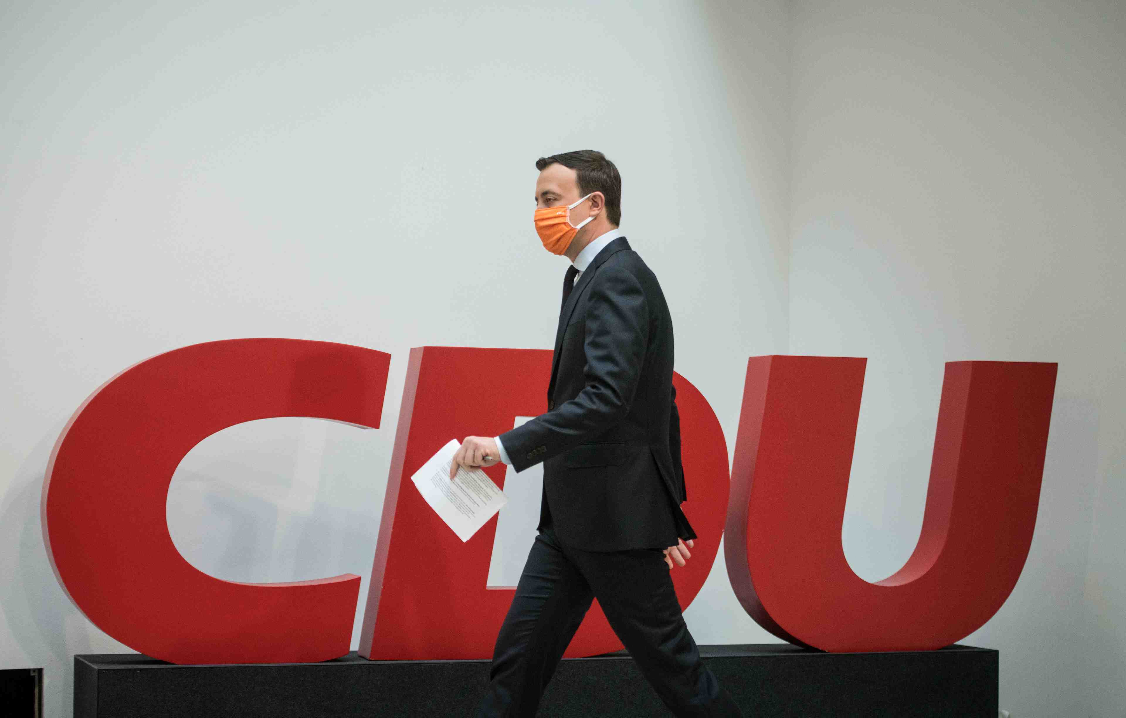 Allemagne: la cdu de merkel choisira en janvier son nouveau chef de file