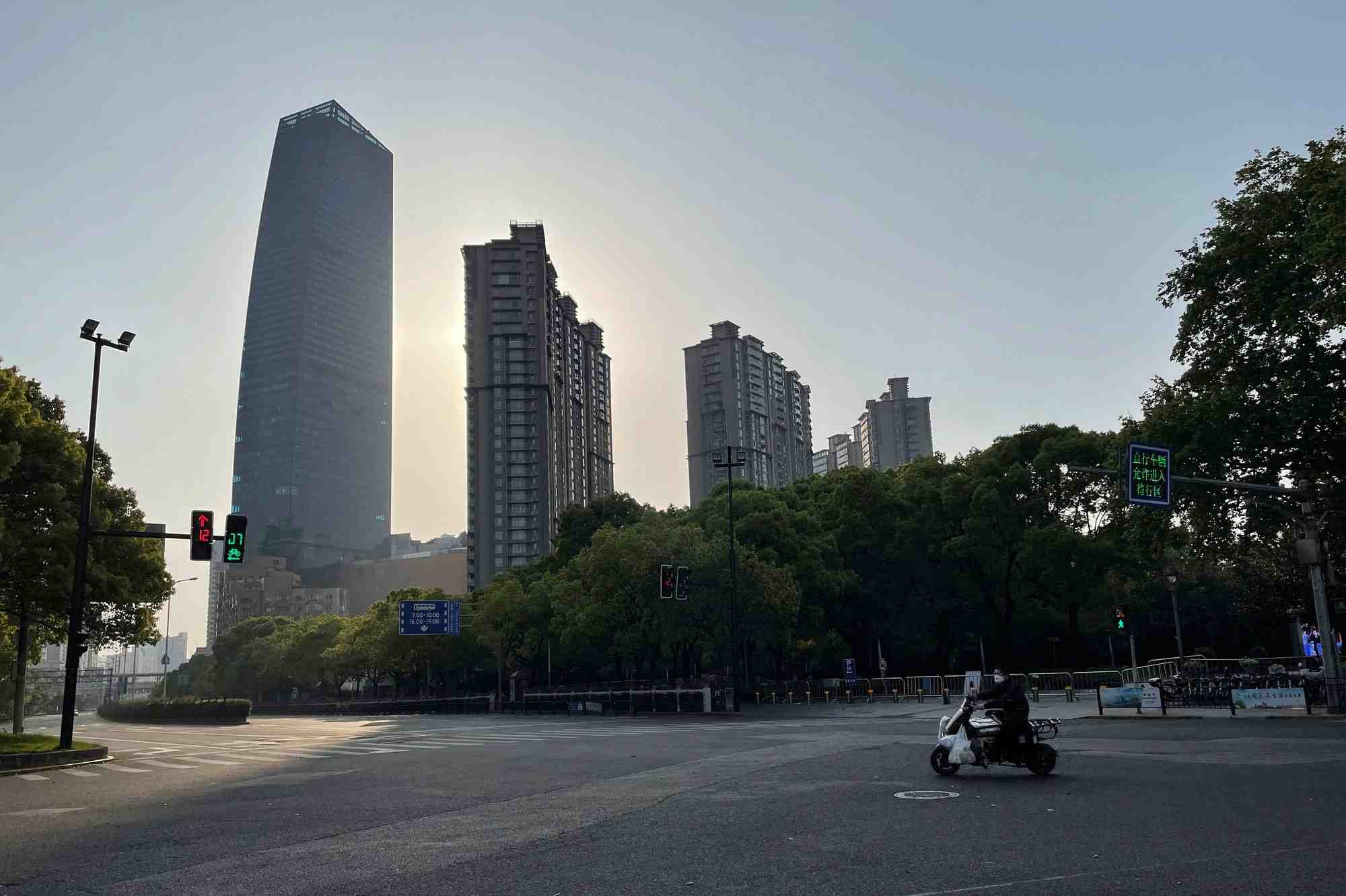 Chine: de nouveaux cas de deces lies au covid detectes a shanghai, la population s'exaspere