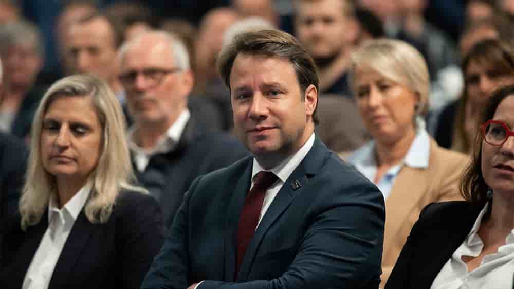 Loïg Chesnais-Girard souhaite que l'on redonne du pouvoir aux élus locaux.