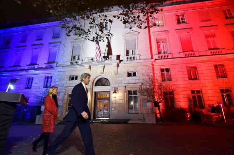 John kerry a paris