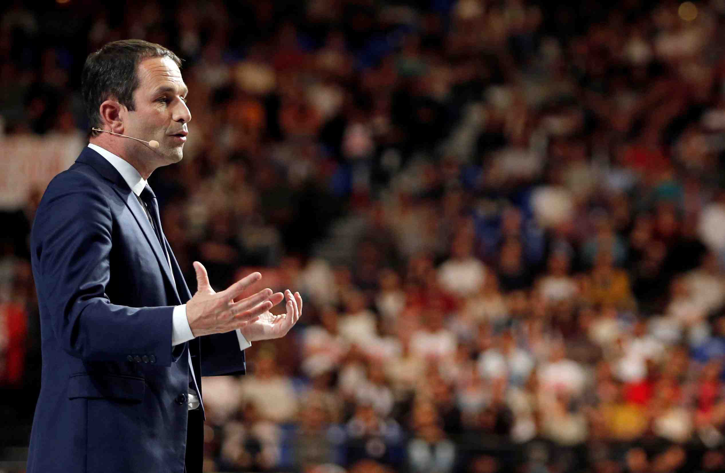 A toulouse, hamon en appelle a la jeunesse