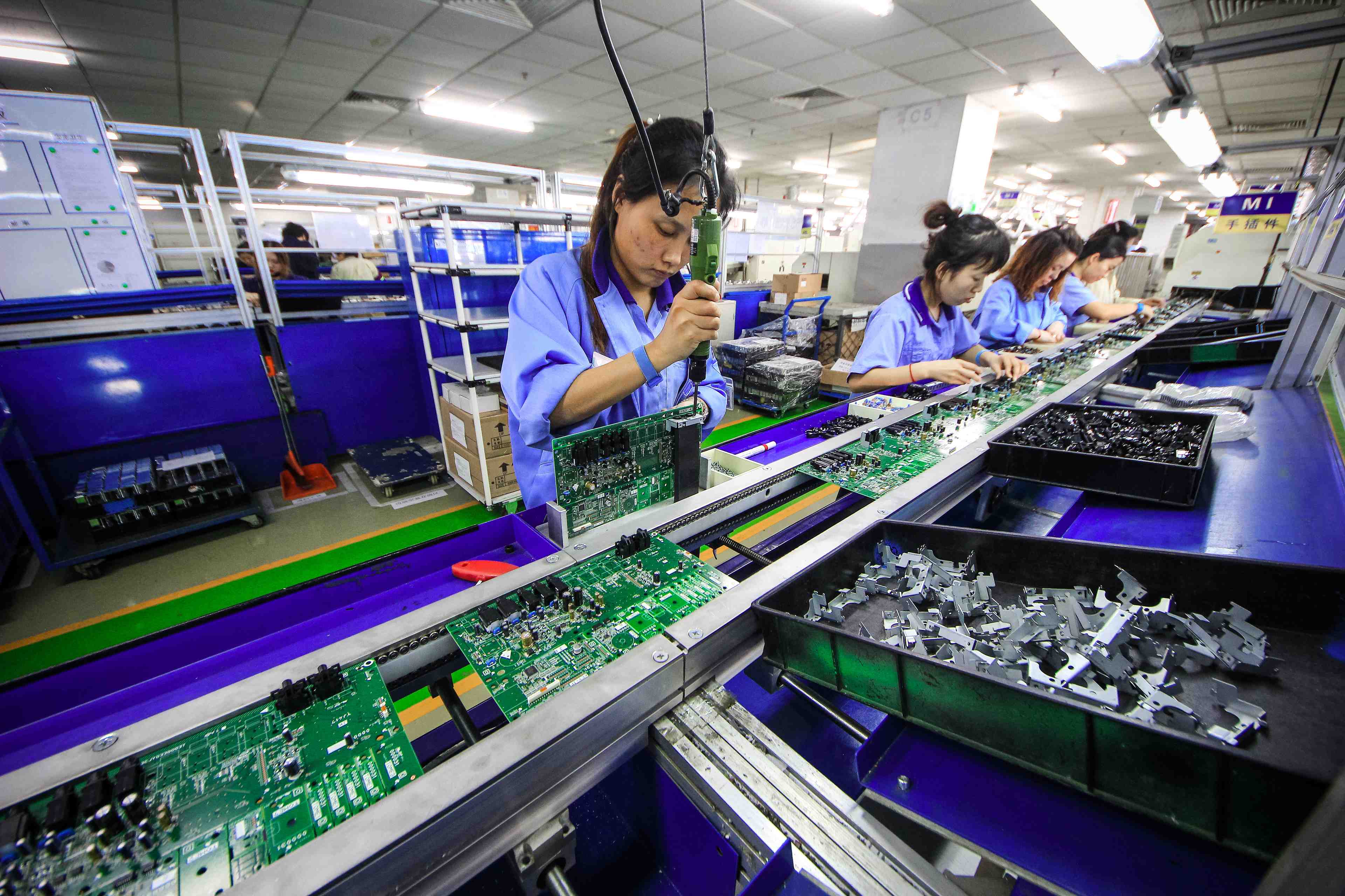 Chine: premiere contraction en deux ans du secteur manufacturier