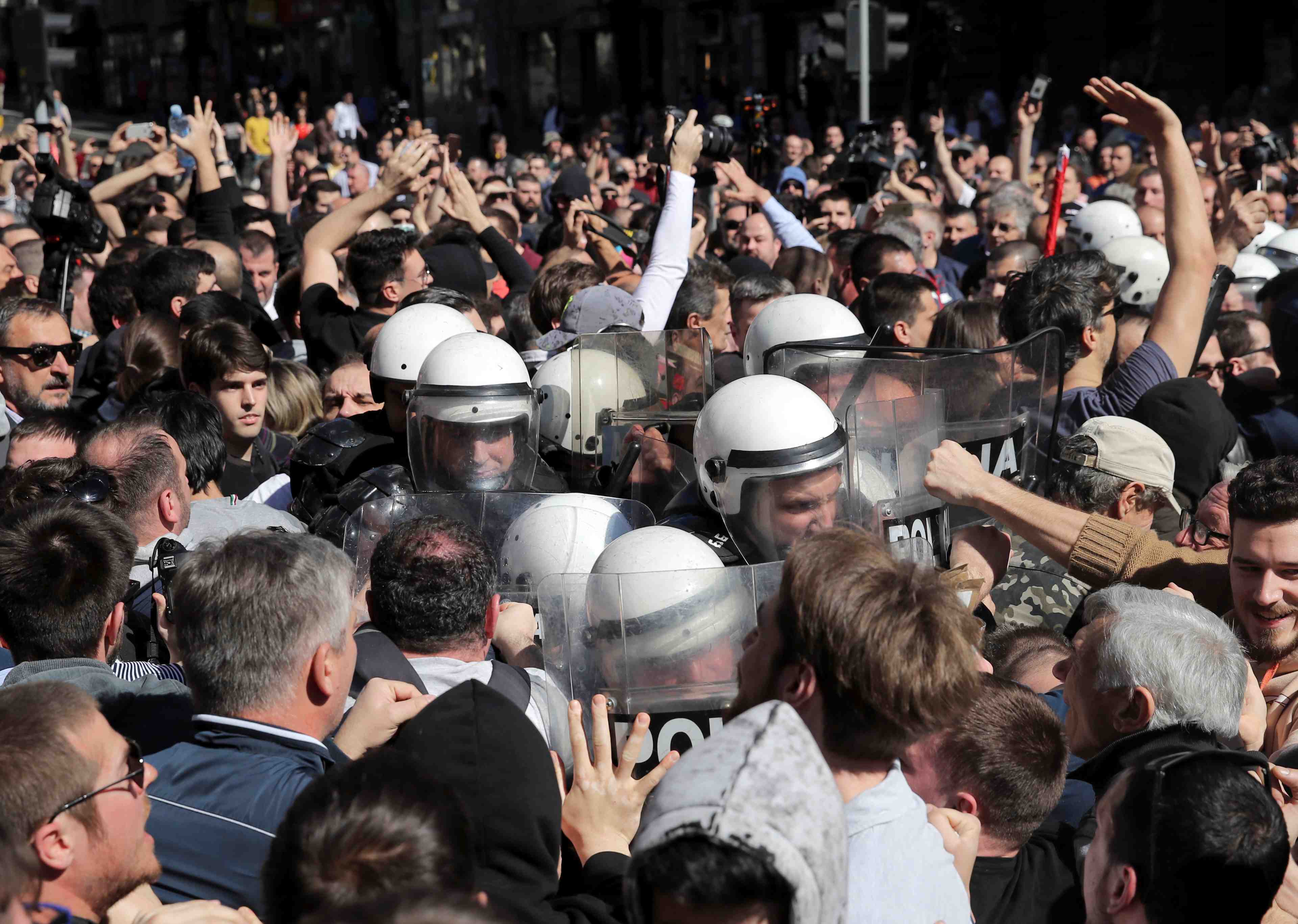 Manifestation a belgrade contre le president vucic