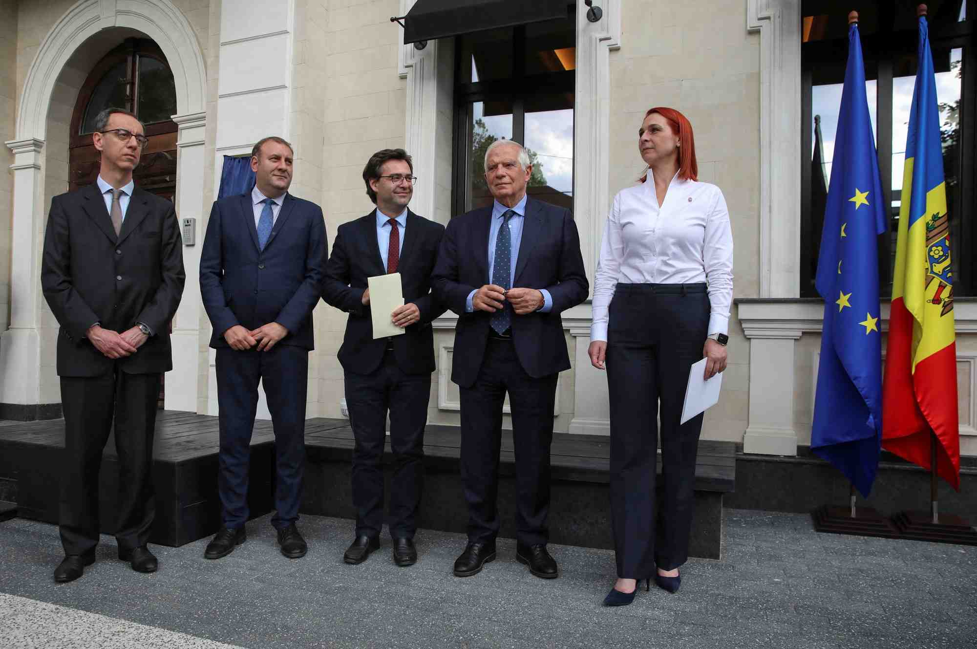 Photo du chef de la diplomatie europeenne josep borrell qui ouvre une mission de partenariat en moldavie