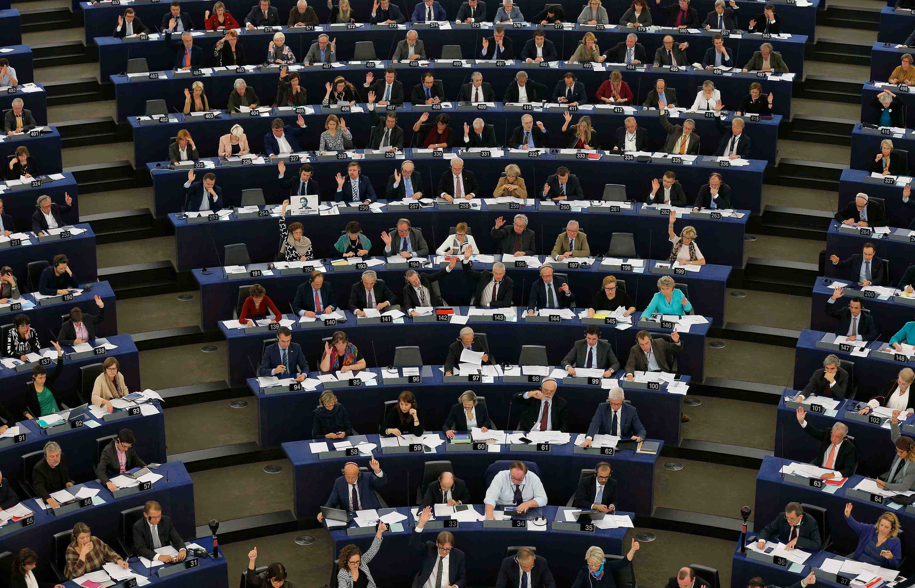 Le blogueur saoudien raif badaoui obtient le prix sakharov du parlement europeen